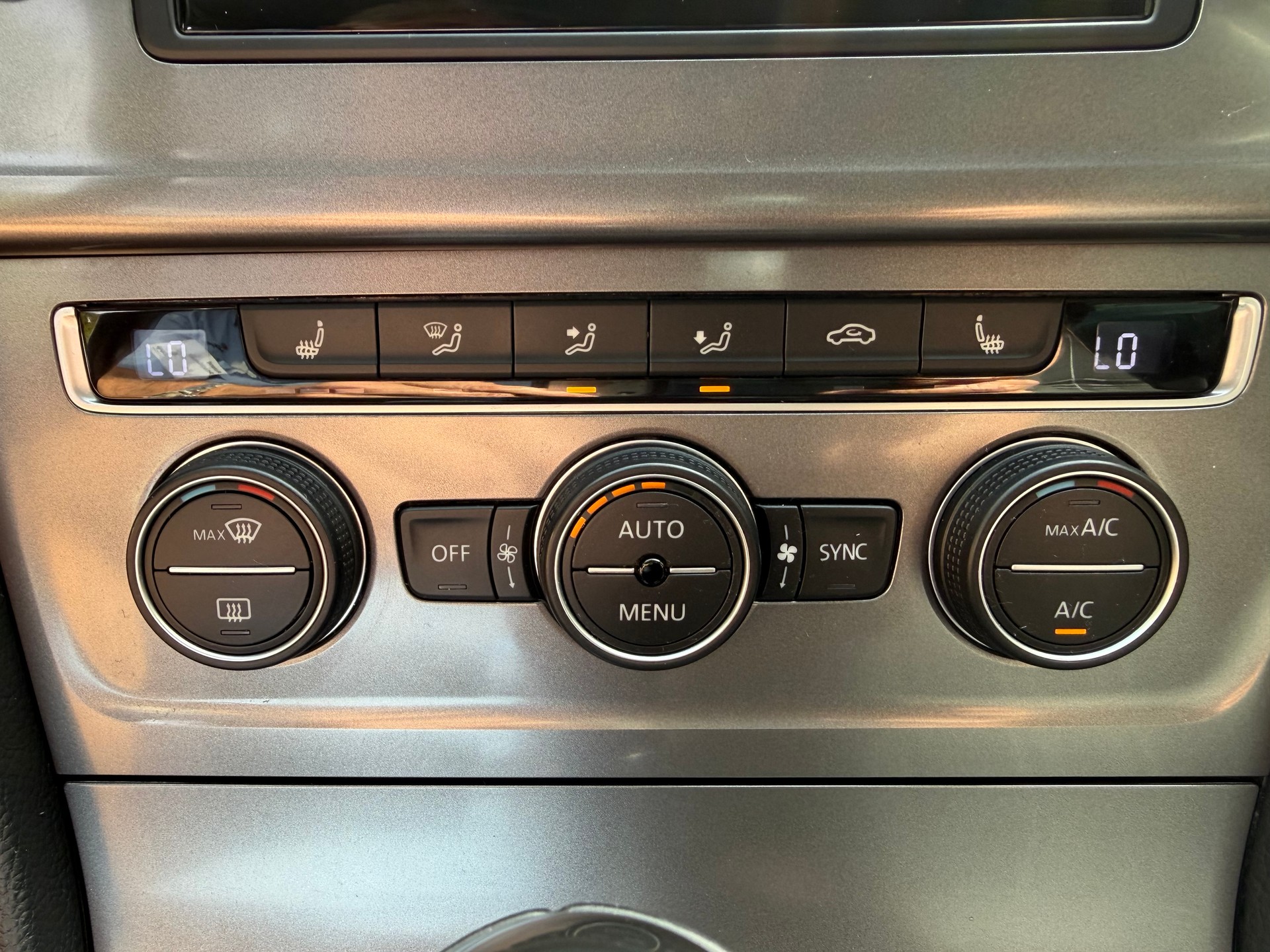 VW Golf Variant 1.4 TSI Lounge-image-11