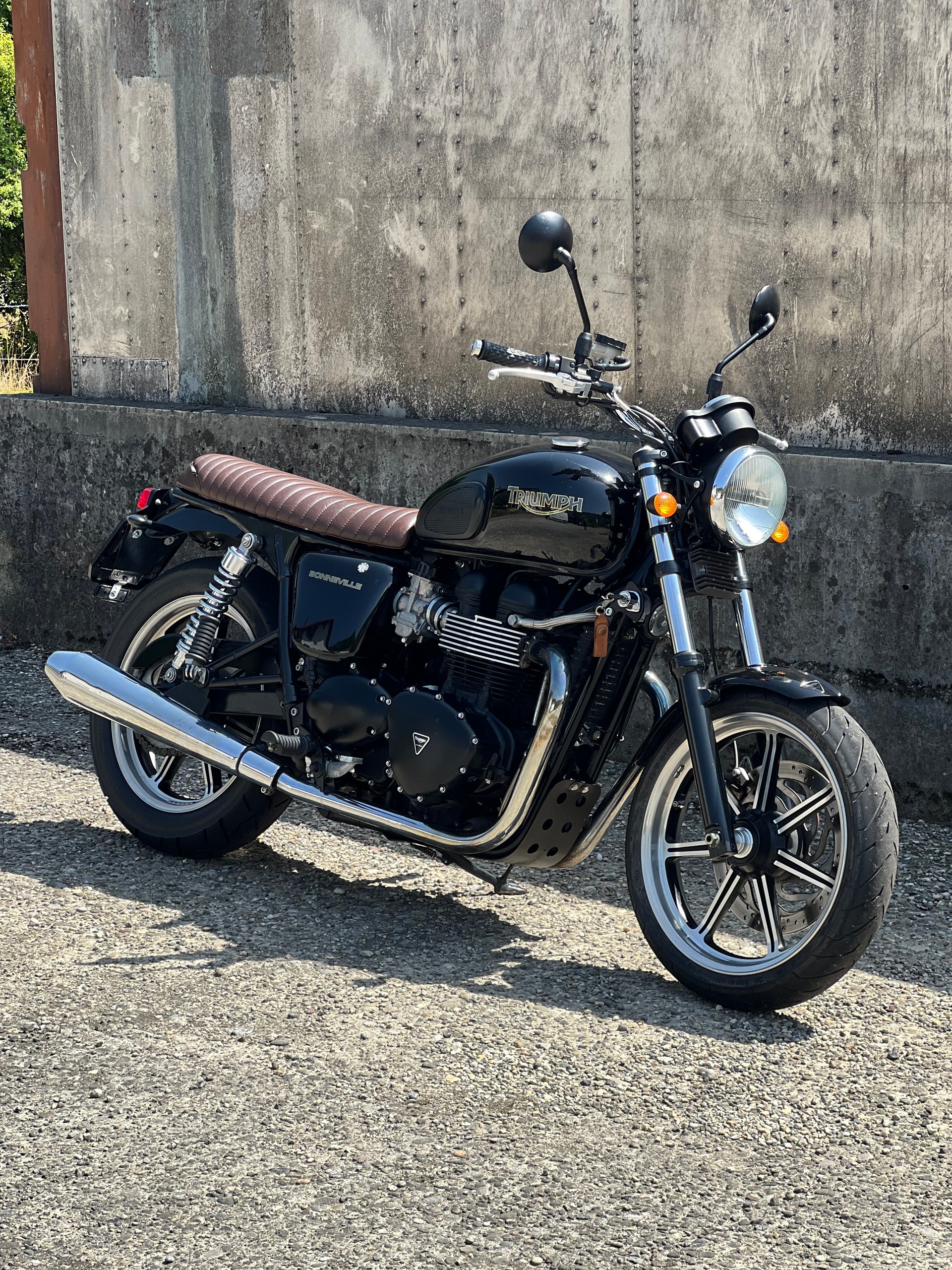 TRIUMPH Bonneville SE 900 i-image-4
