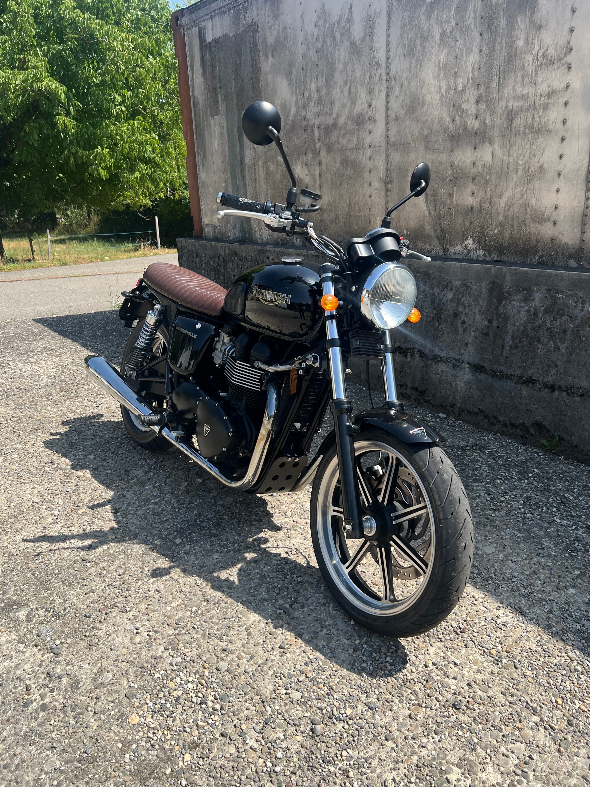 TRIUMPH Bonneville SE 900 i-image-1