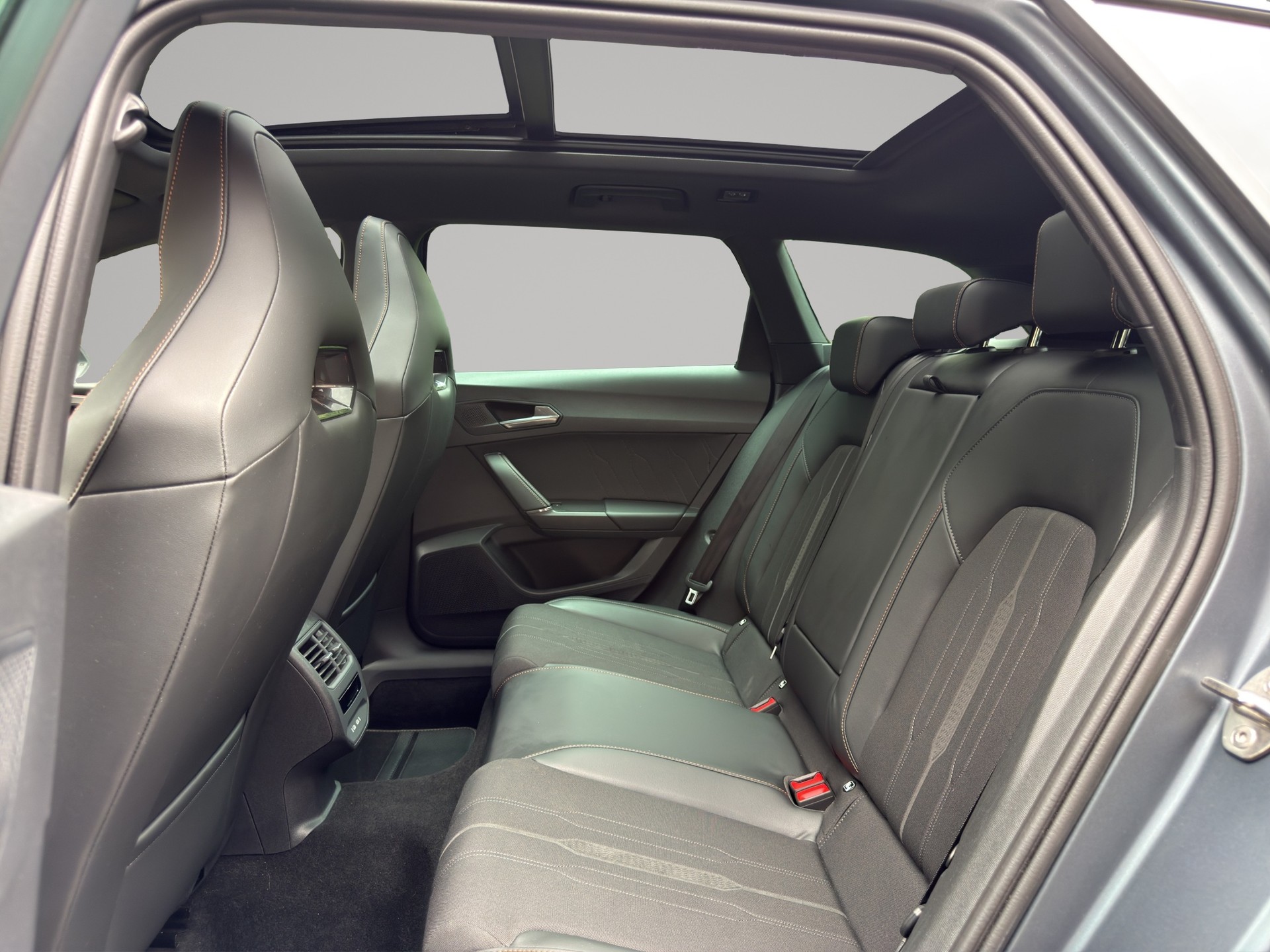 CUPRA LEON ST 2.0TSI DSG *ANHÄNGERKUPPLUNG*-image-12
