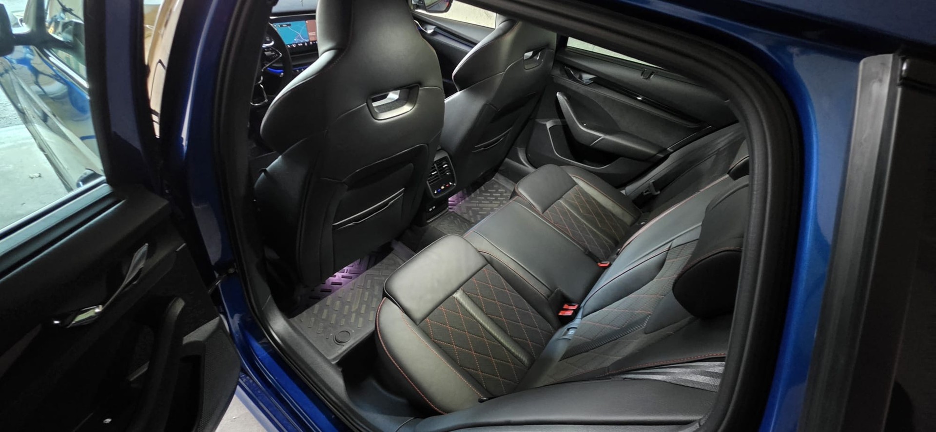 SKODA Octavia Combi 2.0 TSI DSG RS-image-6