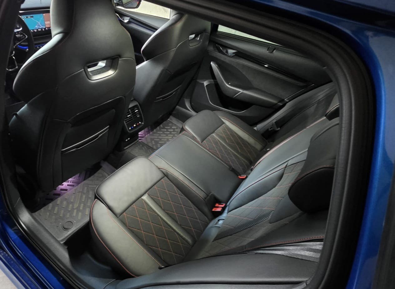 SKODA Octavia Combi 2.0 TSI DSG RS-image-7