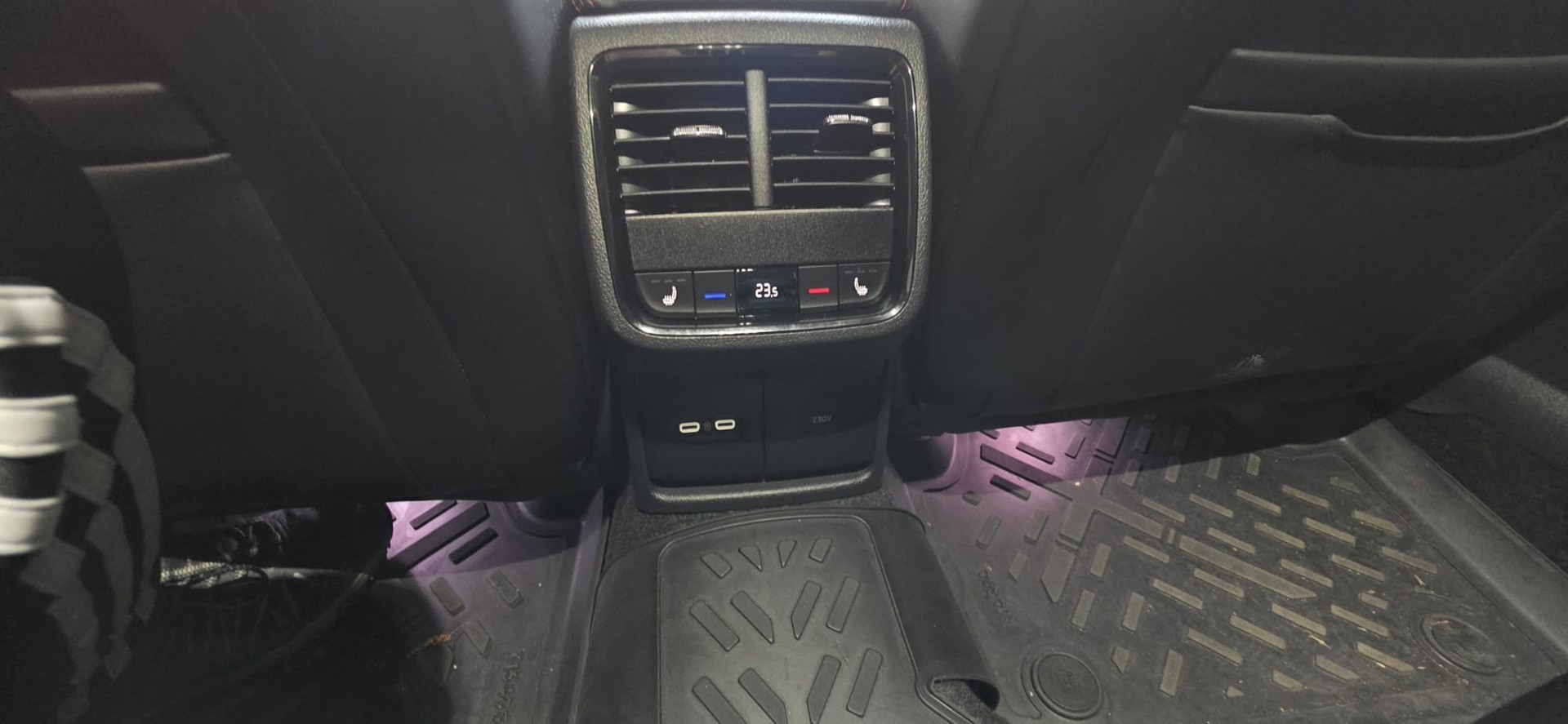 SKODA Octavia Combi 2.0 TSI DSG RS-image-9