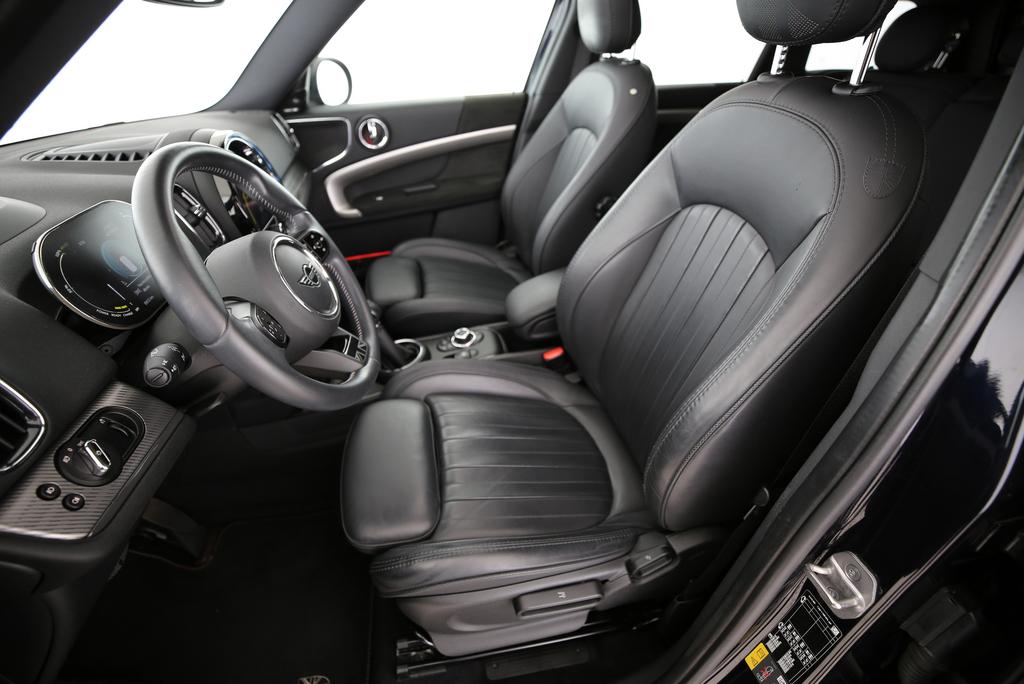 MINI Countryman F60 1.5i Cooper S E ALL4-image-3