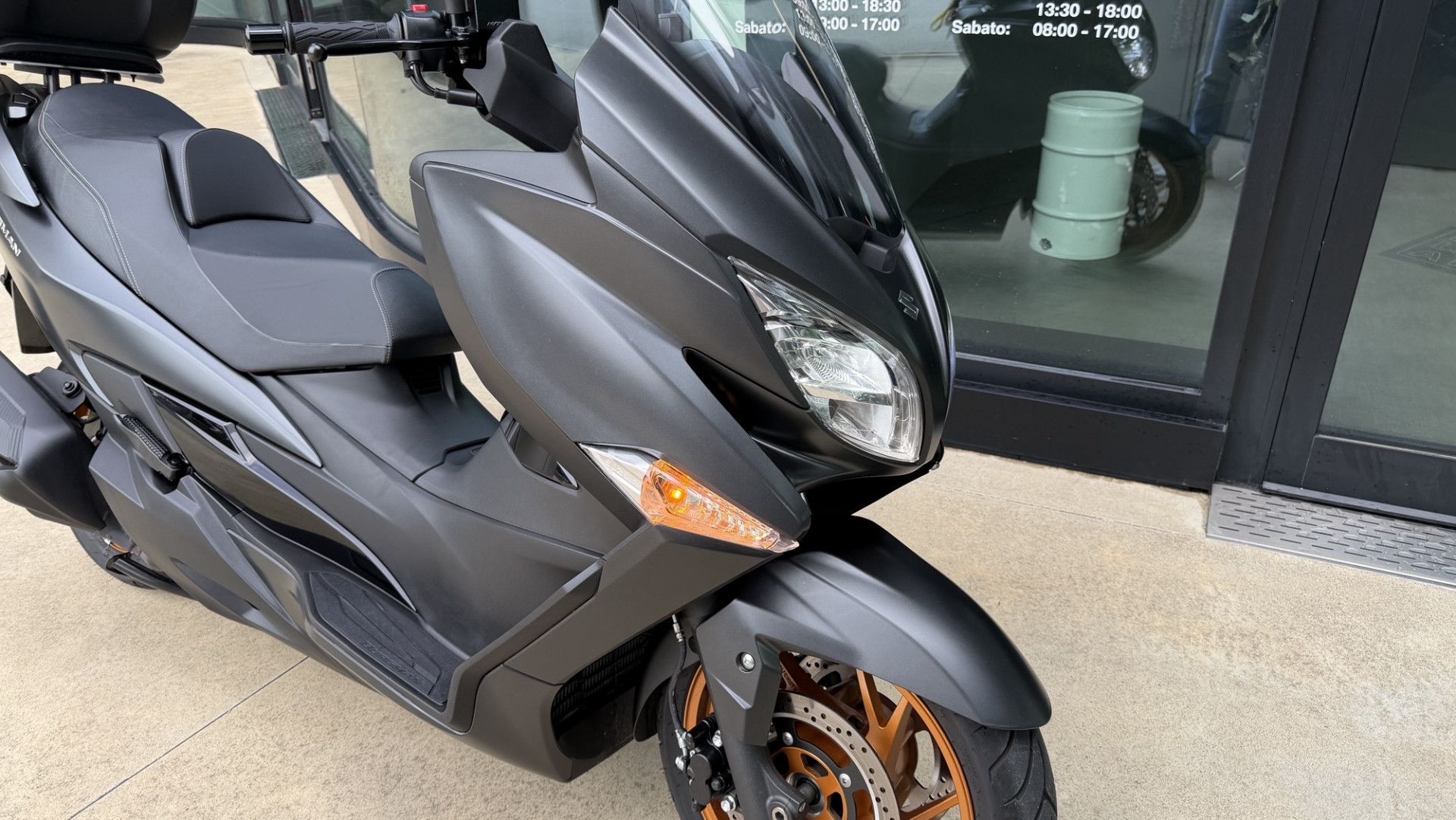 SUZUKI AN 400 Burgman-showroom-element-1