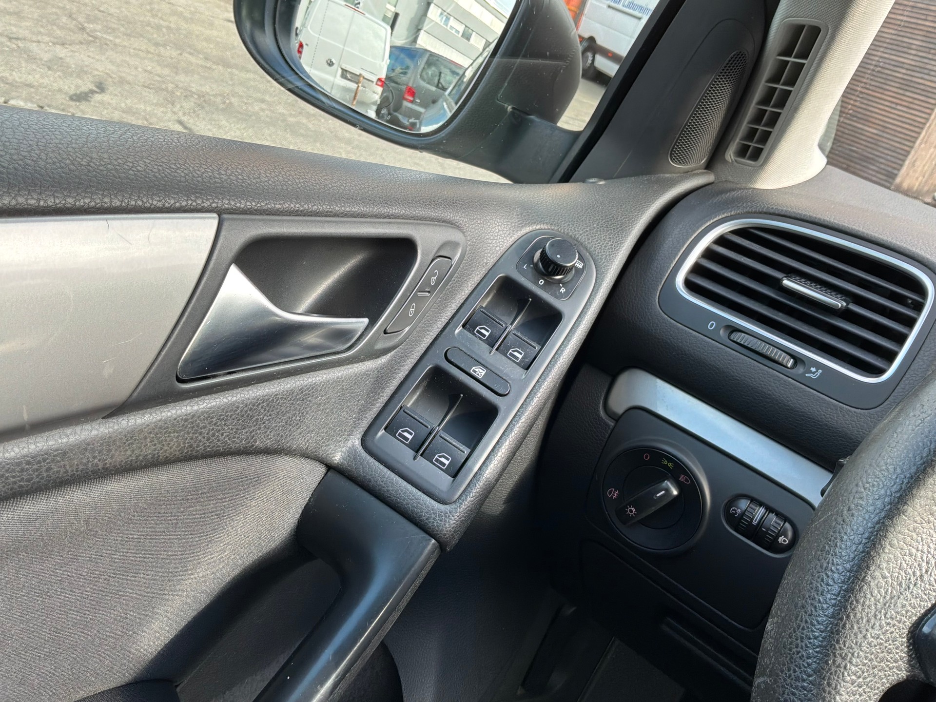 VW Golf 1.2 TSI DSG MFK und Service neu-image-8