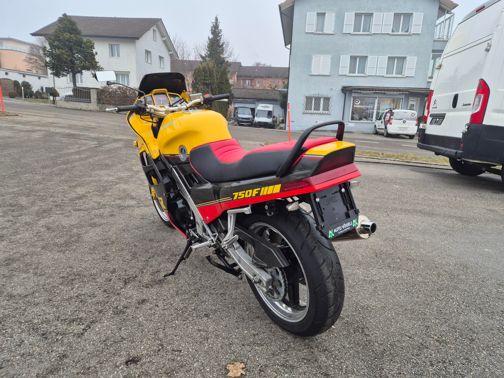 HONDA VFR 750 F J-showroom-element-3