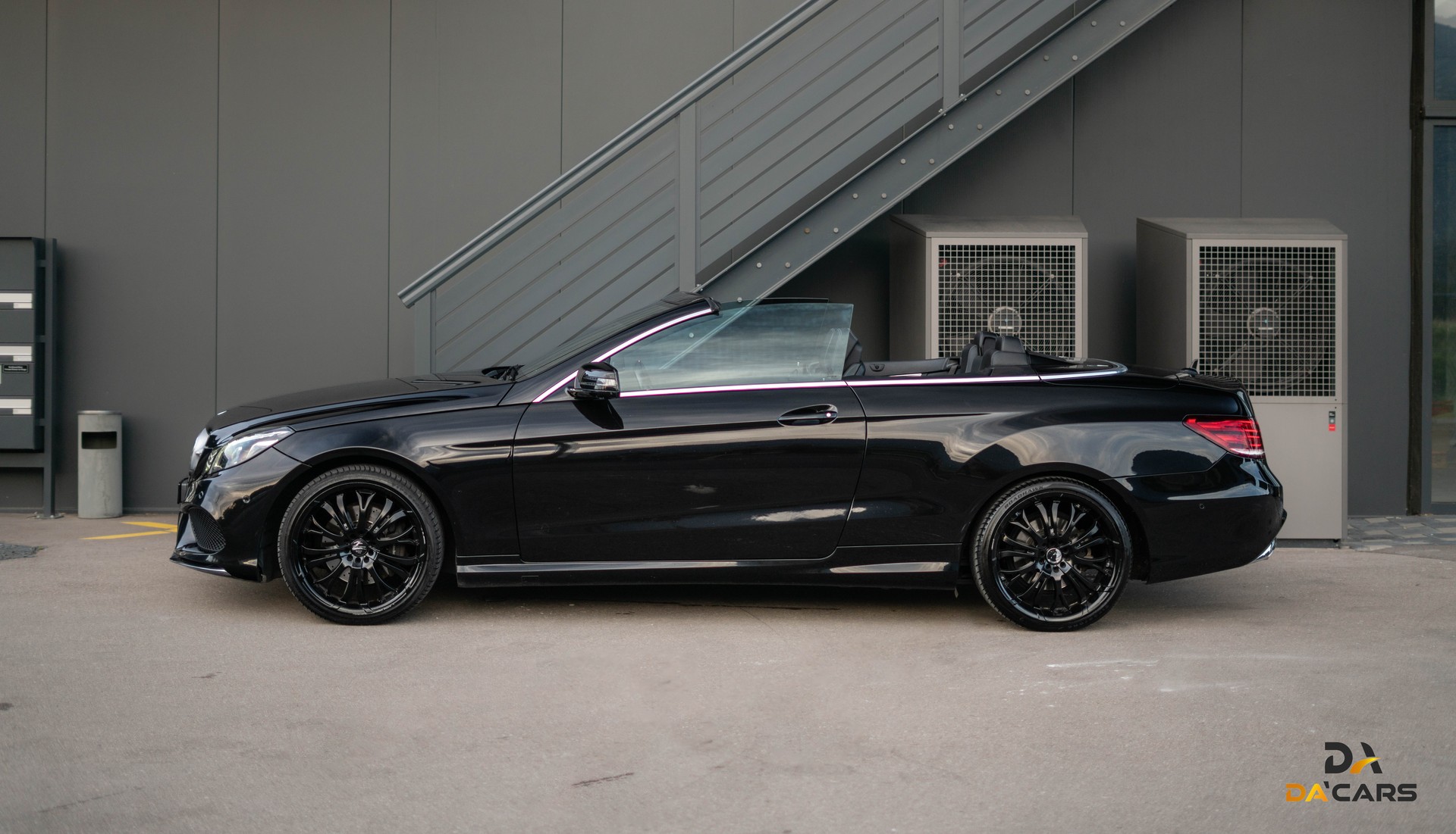 MERCEDES-BENZ E 250 7G-Tronic-showroom-element-2