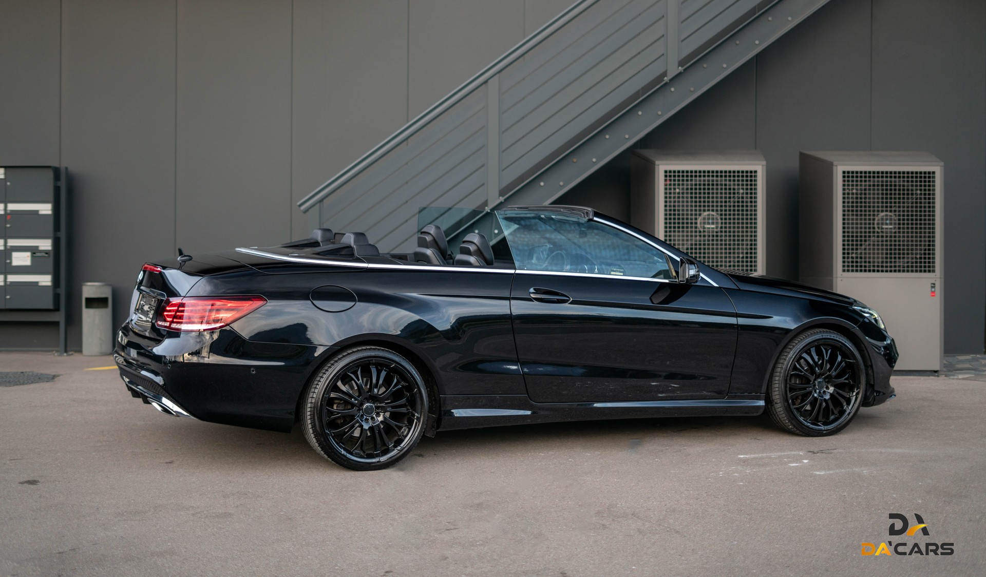 MERCEDES-BENZ E 250 7G-Tronic-showroom-element-3