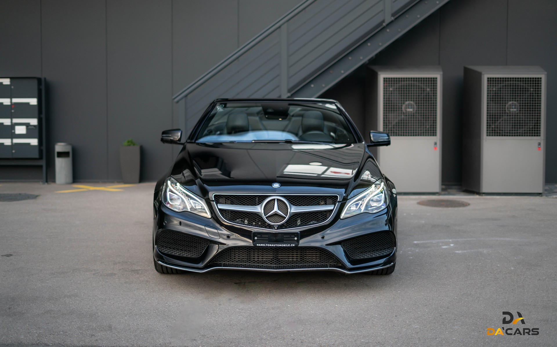 MERCEDES-BENZ E 250 7G-Tronic-showroom-element-1