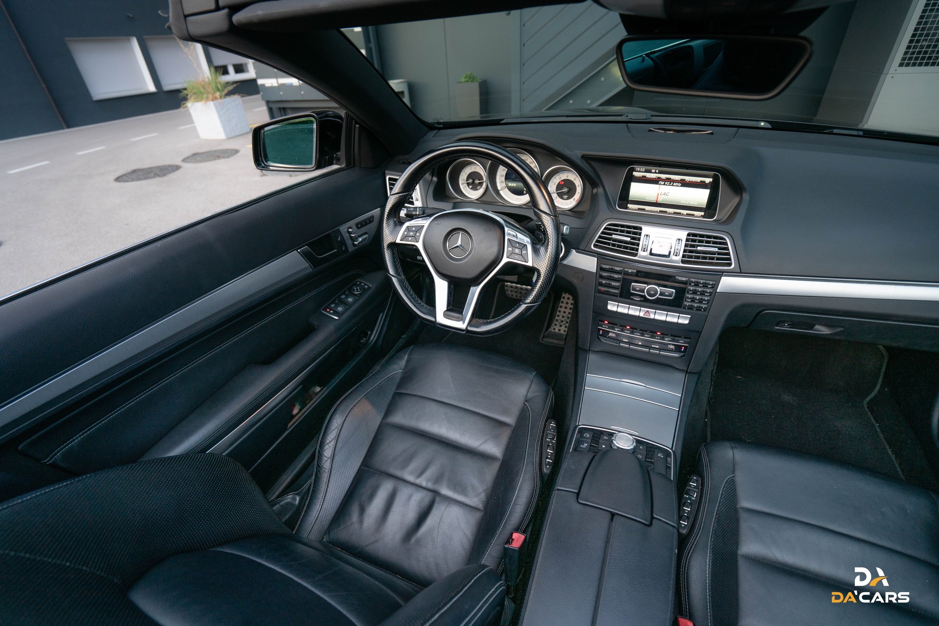 MERCEDES-BENZ E 250 7G-Tronic-image-10