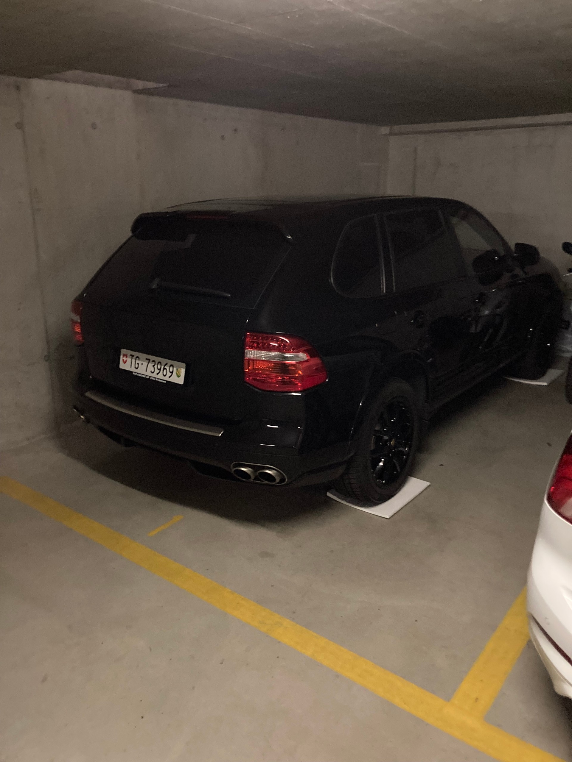 PORSCHE 4.8 V8 Turbo-image-0