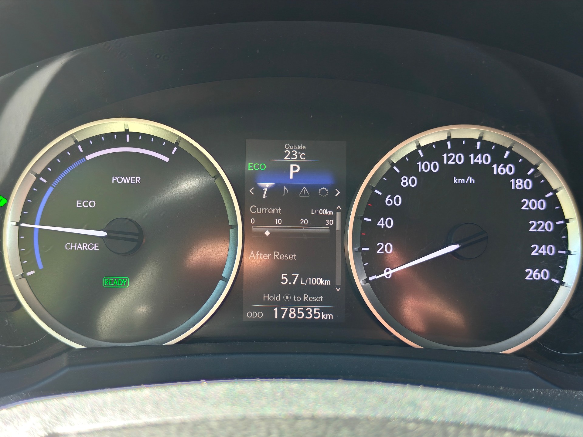 LEXUS 300h-image-4