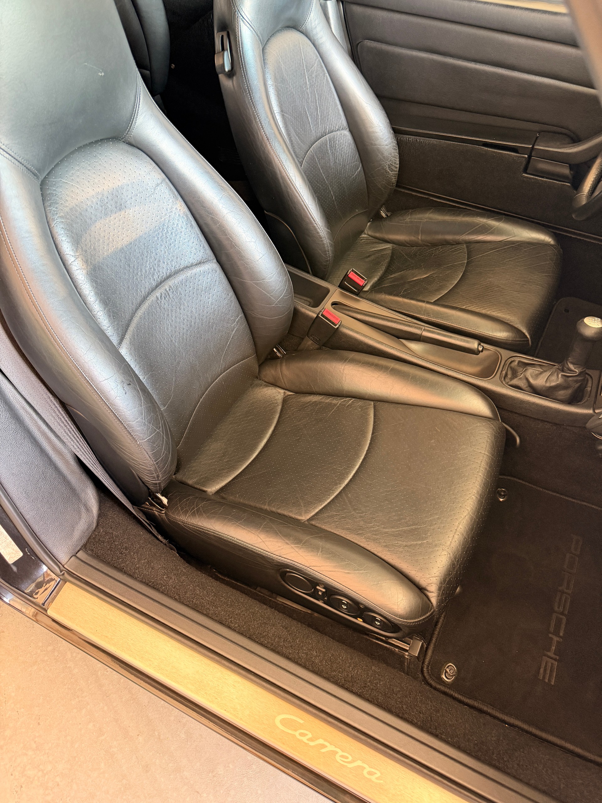 PORSCHE 911 Carrera Cabrio-image-10