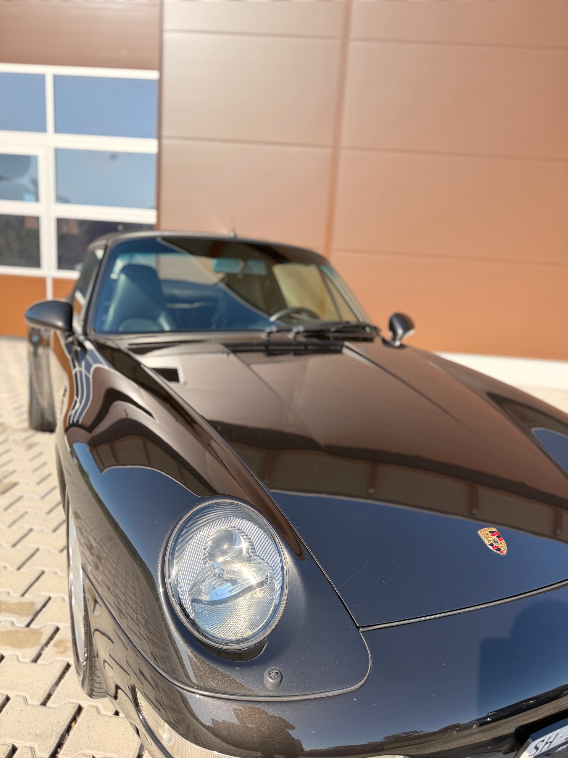 PORSCHE 911 Carrera Cabrio-image-5