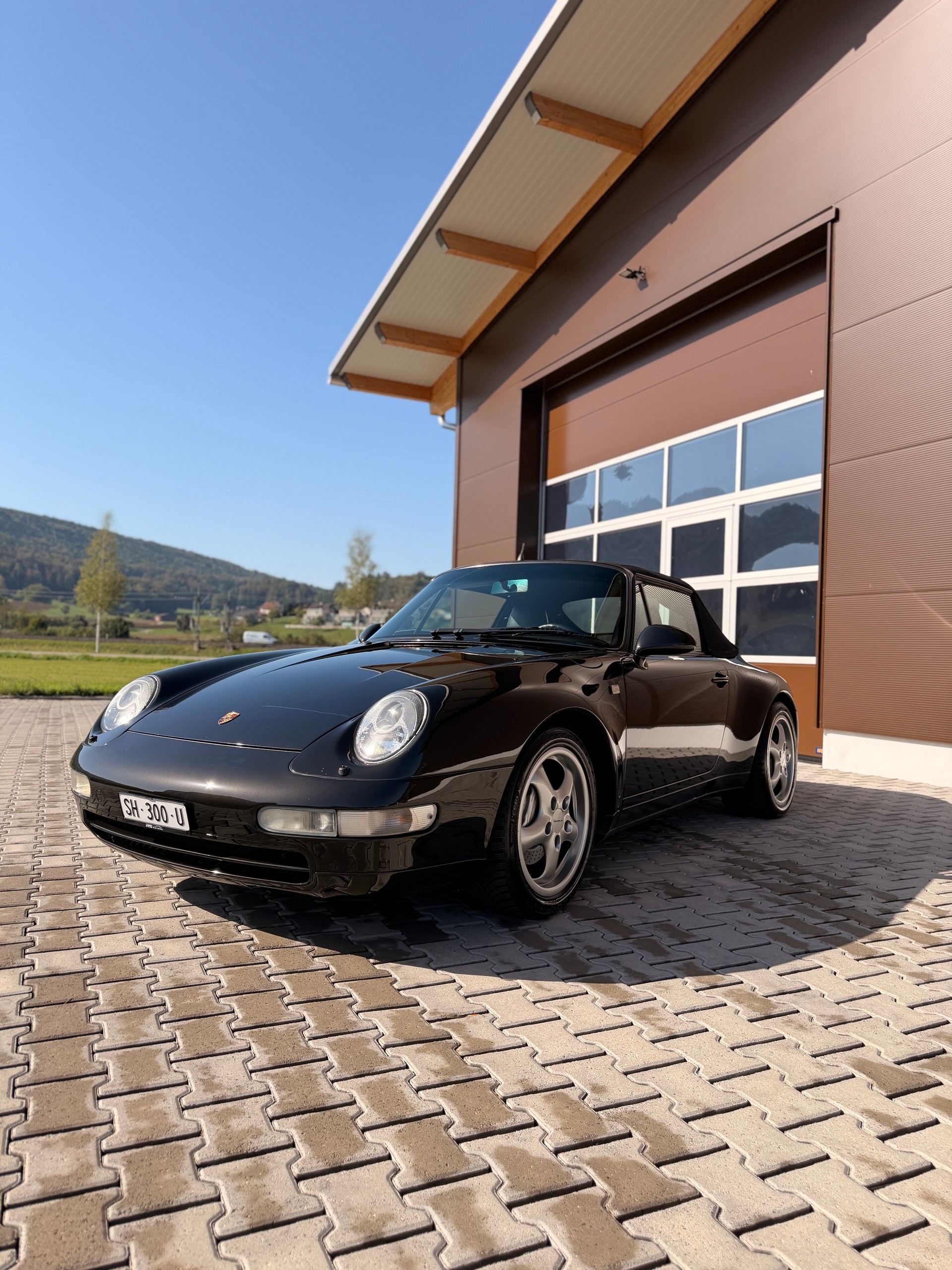 PORSCHE 911 Carrera Cabrio-image-1
