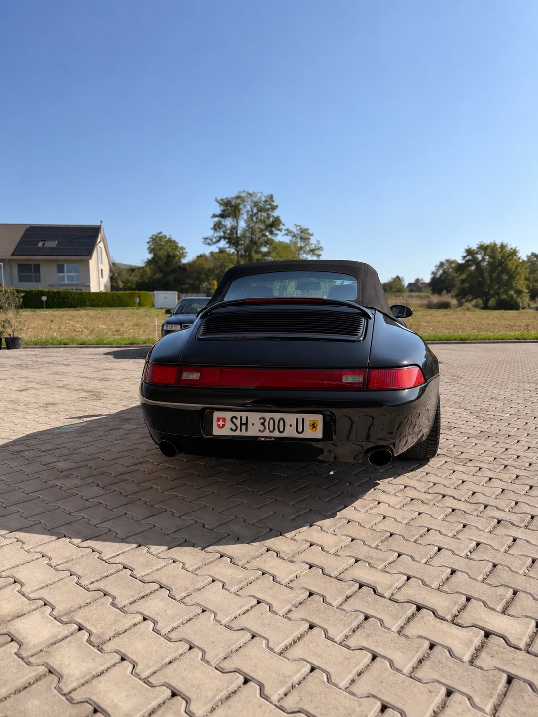 PORSCHE 911 Carrera Cabrio-image-8