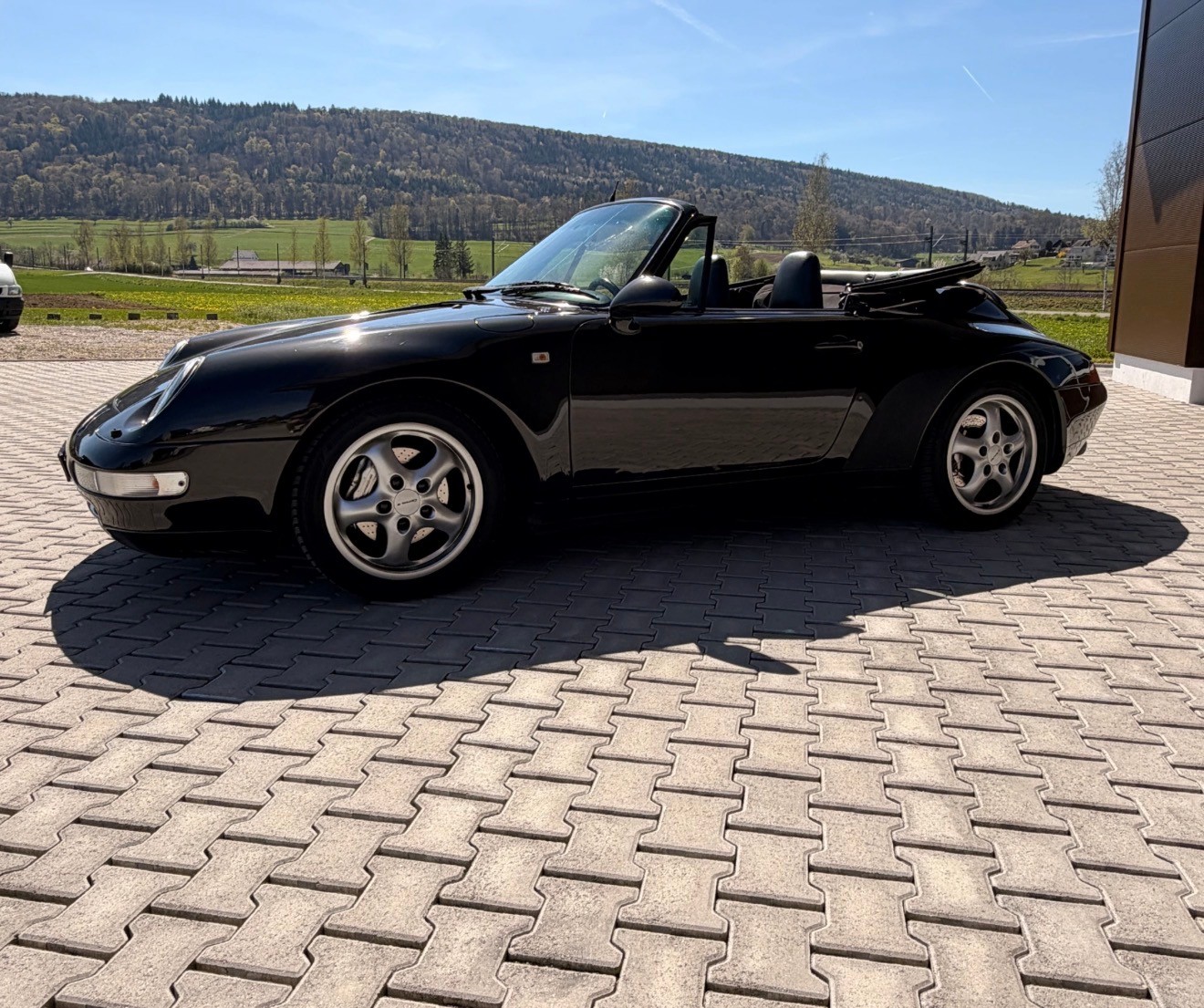 PORSCHE 911 Carrera Cabrio-image-2