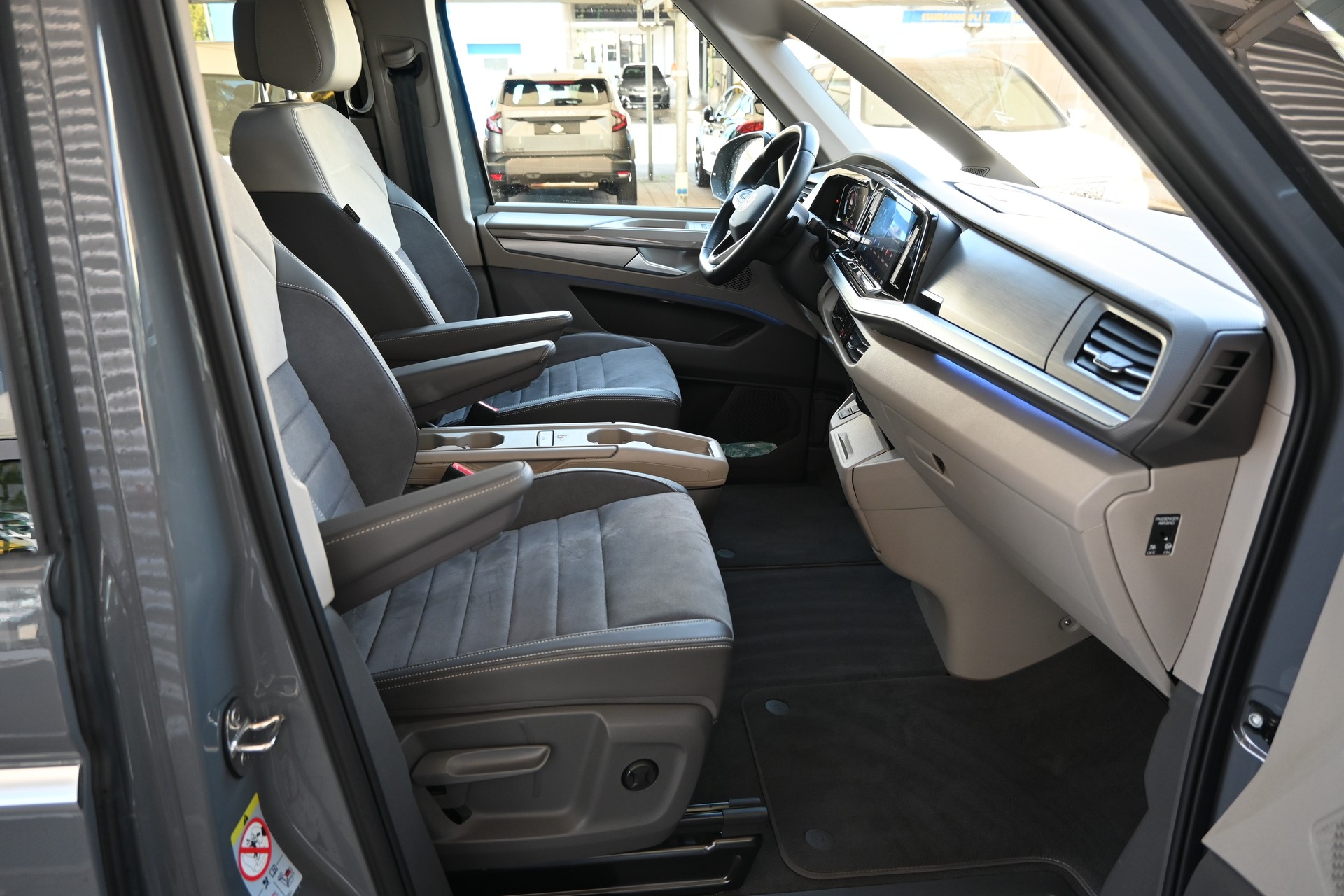 VW Multivan 2.0 TDI Style DSG Lang 7-Plätzer + AHK 2000kg-image-12