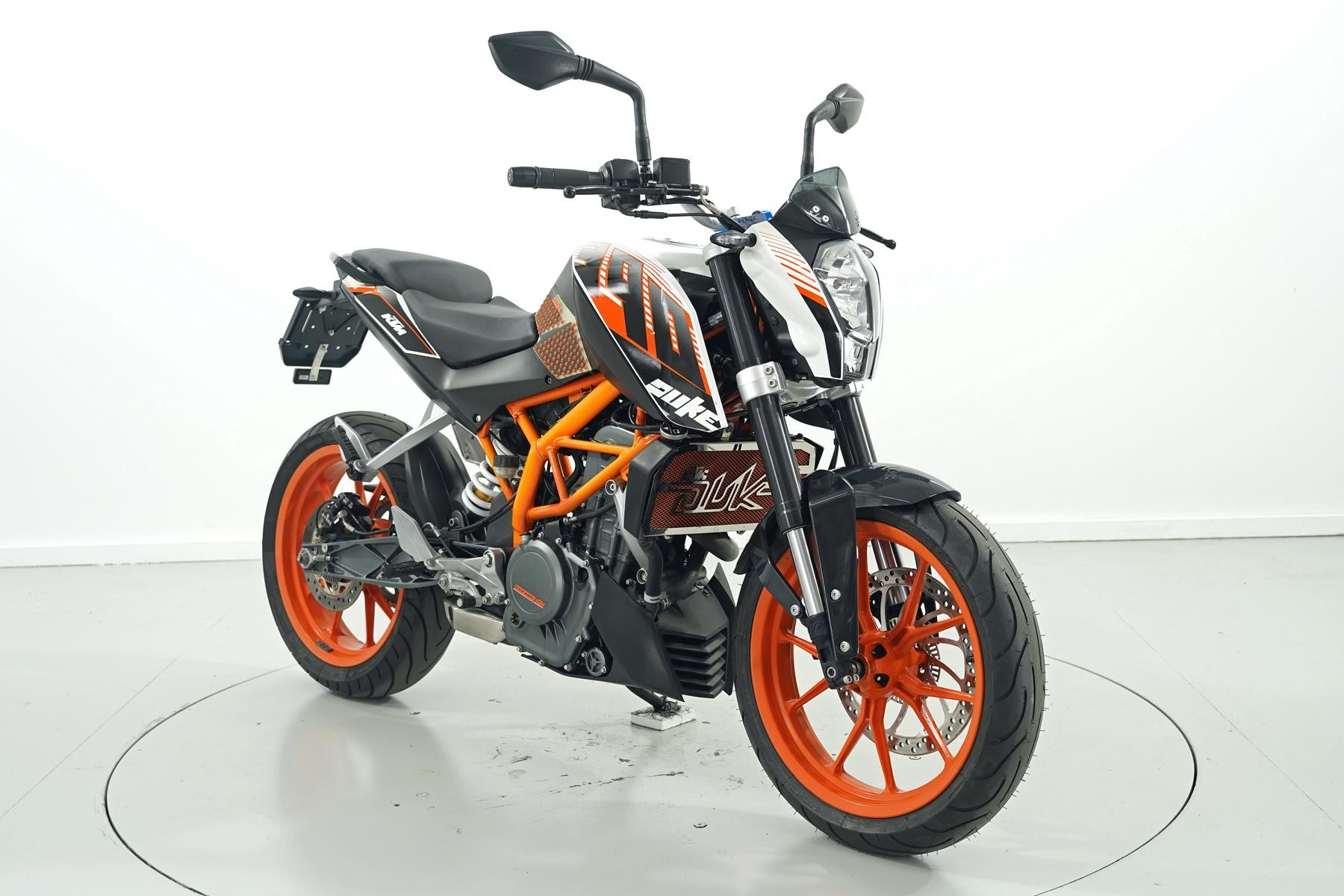 KTM 390 Duke ABS-showroom-element-1