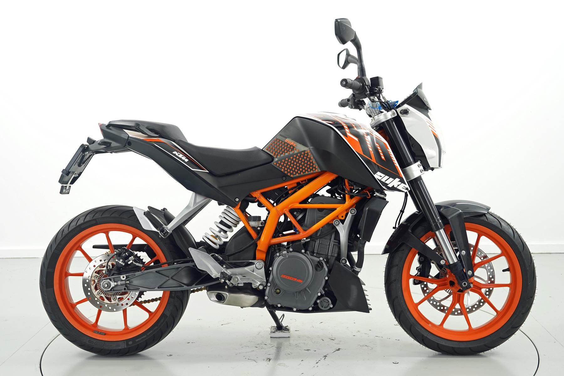 KTM 390 Duke ABS-showroom-element-3