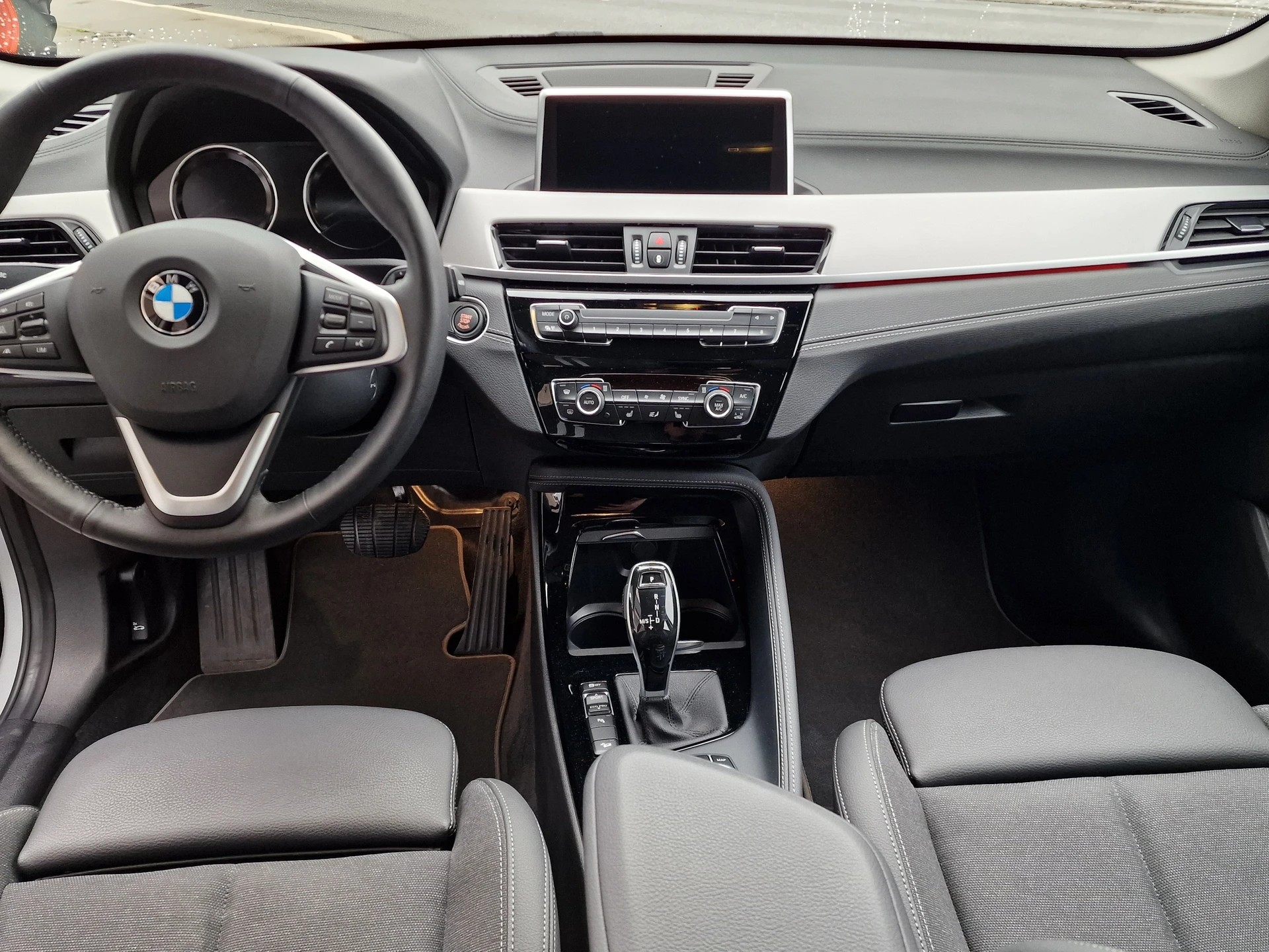 BMW X1 xDrive 18d Sport Line Steptronic-image-2