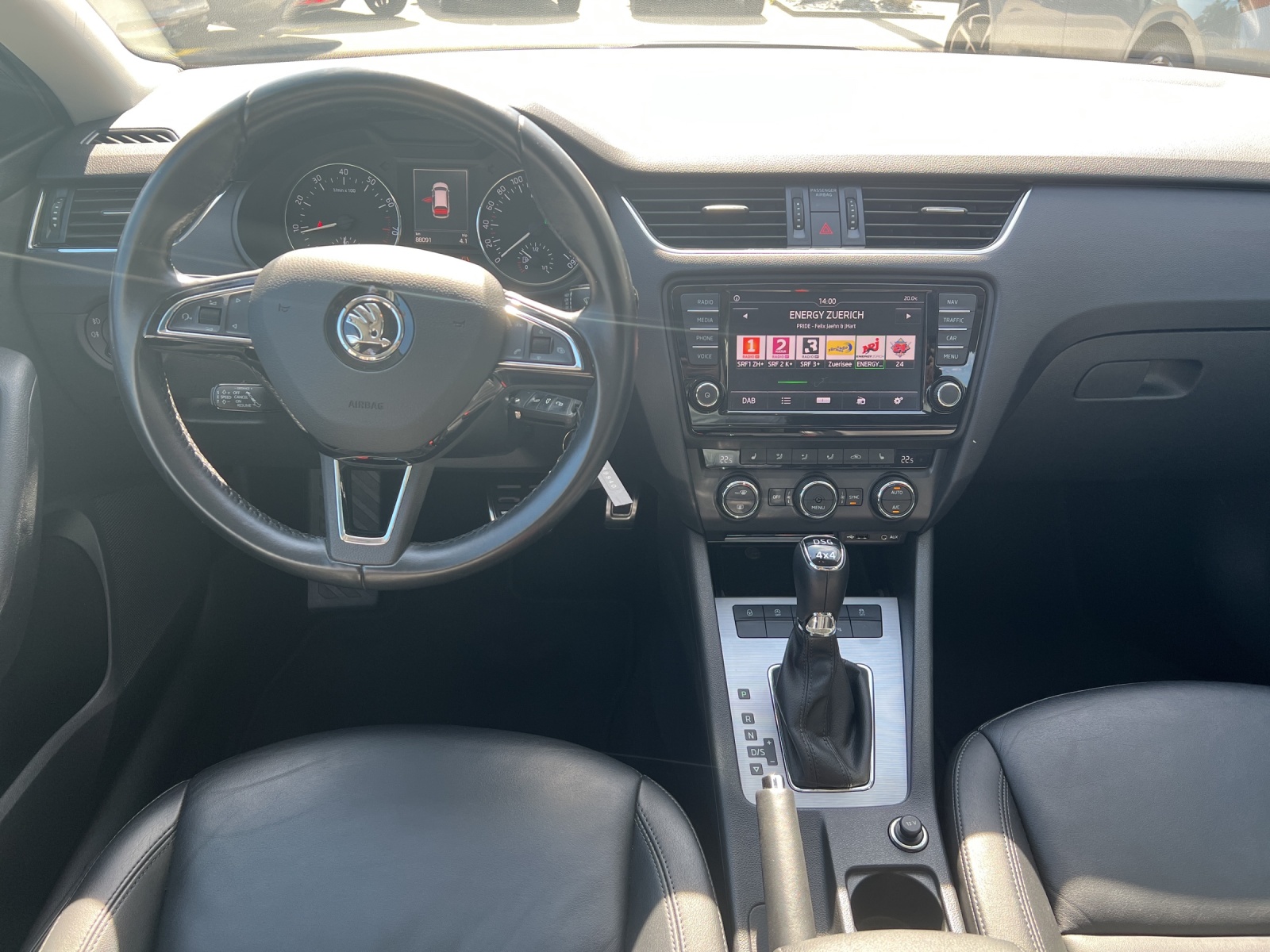 SKODA Octavia Combi 1.8 TSI Style 4x4 DSG-image-8