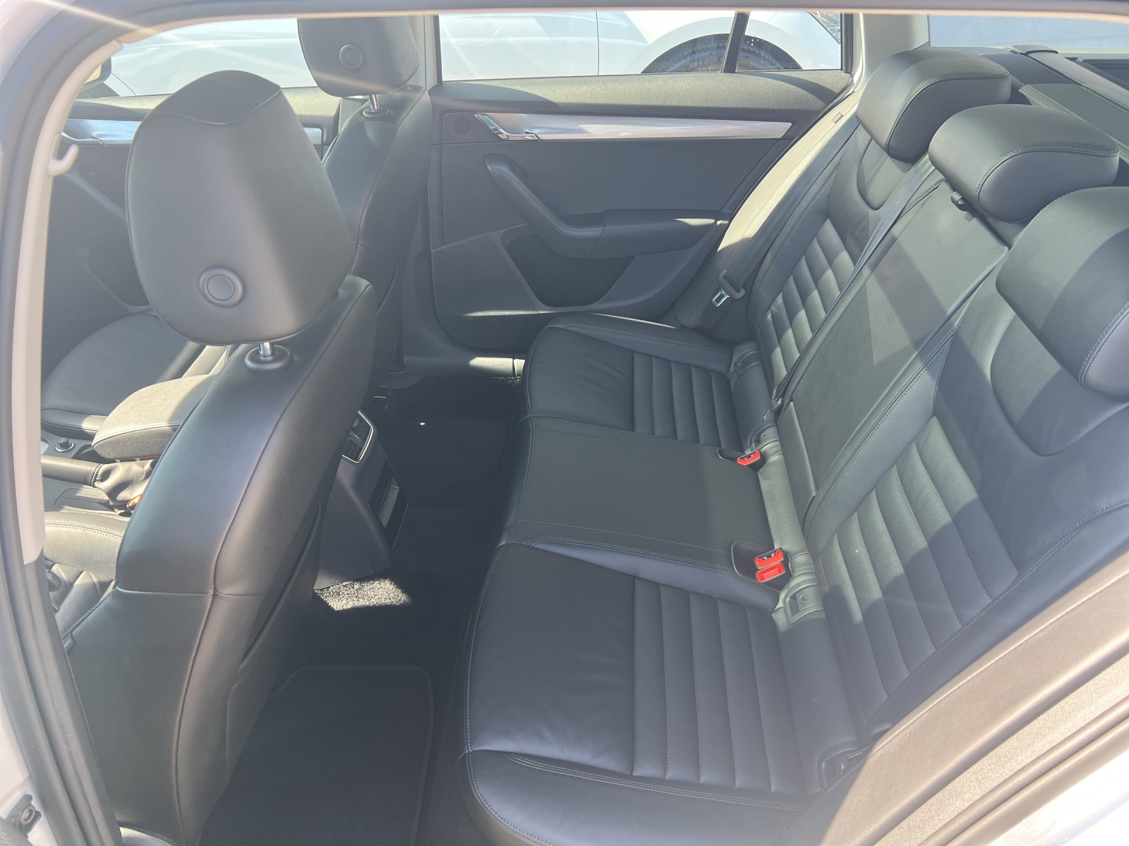 SKODA Octavia Combi 1.8 TSI Style 4x4 DSG-image-7