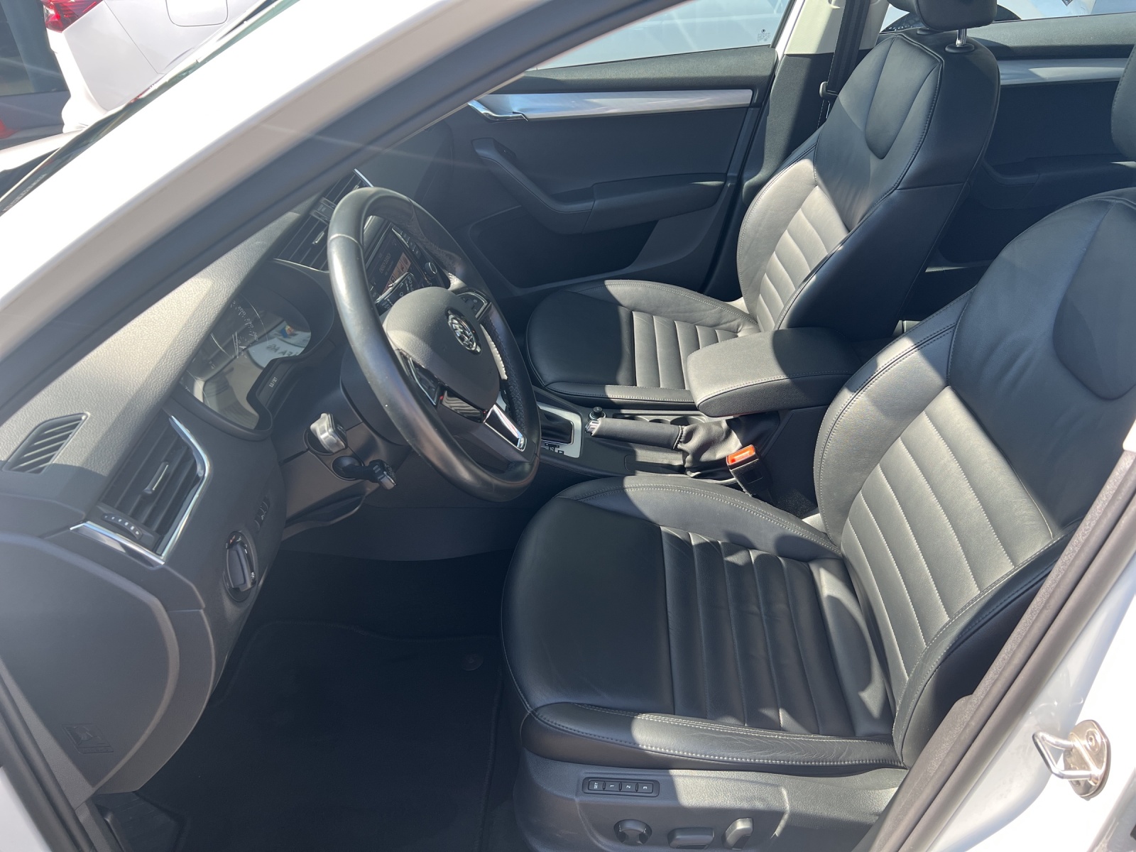 SKODA Octavia Combi 1.8 TSI Style 4x4 DSG-image-5