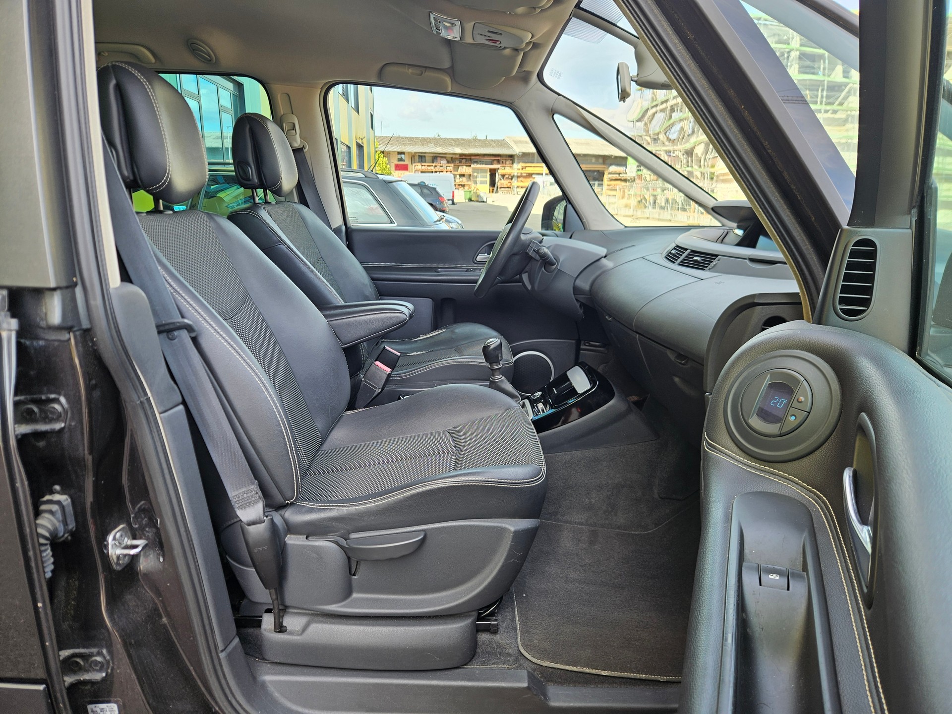 RENAULT Espace 2.0 dCi Dynamique-image-11