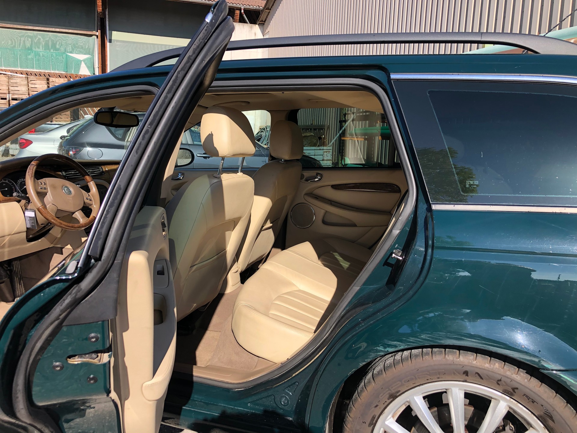 JAGUAR X-Type Estate 3.0 V6 Traction4 Executive-image-8