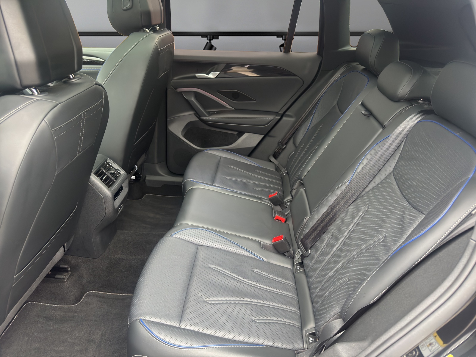 VW Tiguan 2.0 TSI DSG R-Line 4Motion-image-10