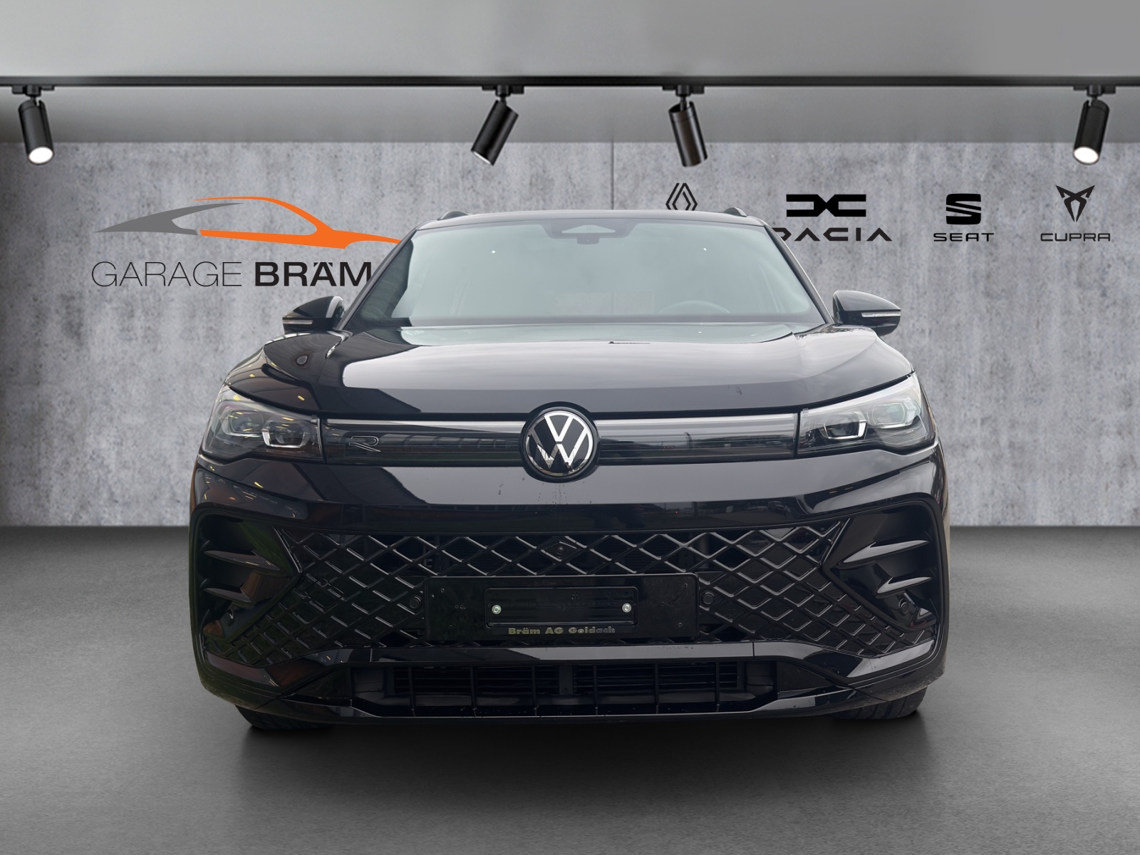 VW Tiguan 2.0 TSI DSG R-Line 4Motion-image-1