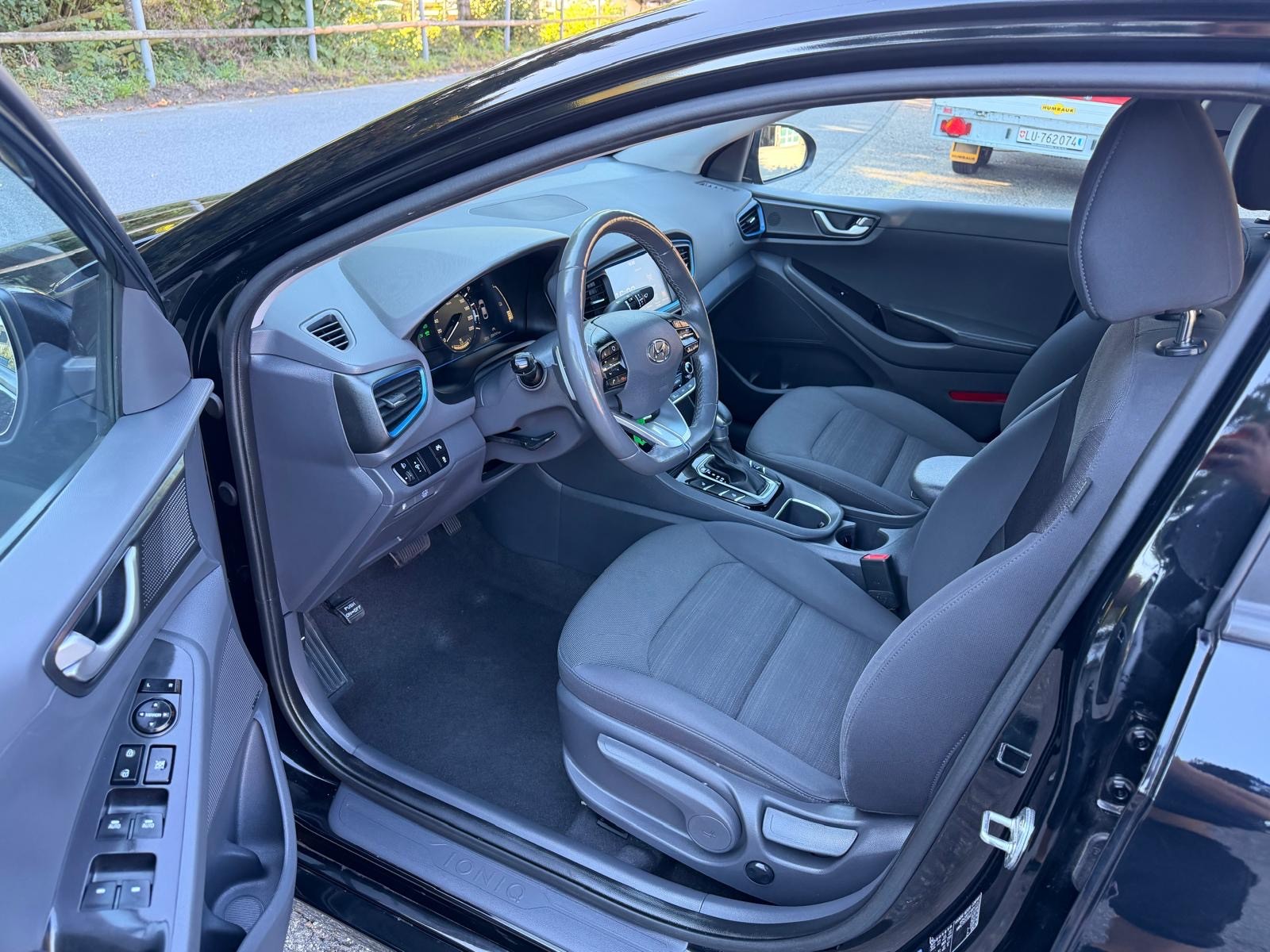 HYUNDAI Ioniq 1.6 GDi HEV Amplia DCT MFK-image-9