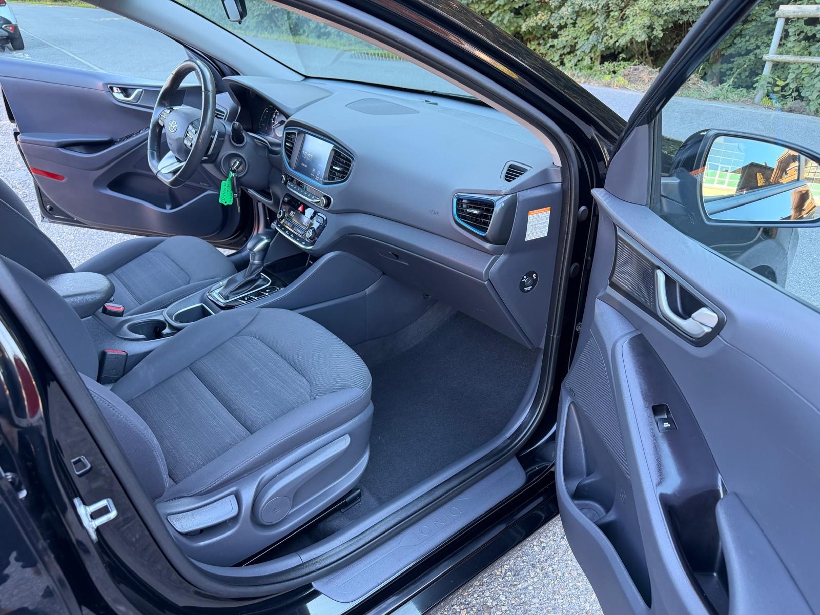 HYUNDAI Ioniq 1.6 GDi HEV Amplia DCT MFK-image-13