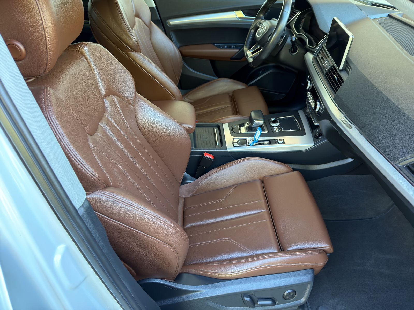 AUDI Q5 40 TDI sport quattro S-tronic-image-11