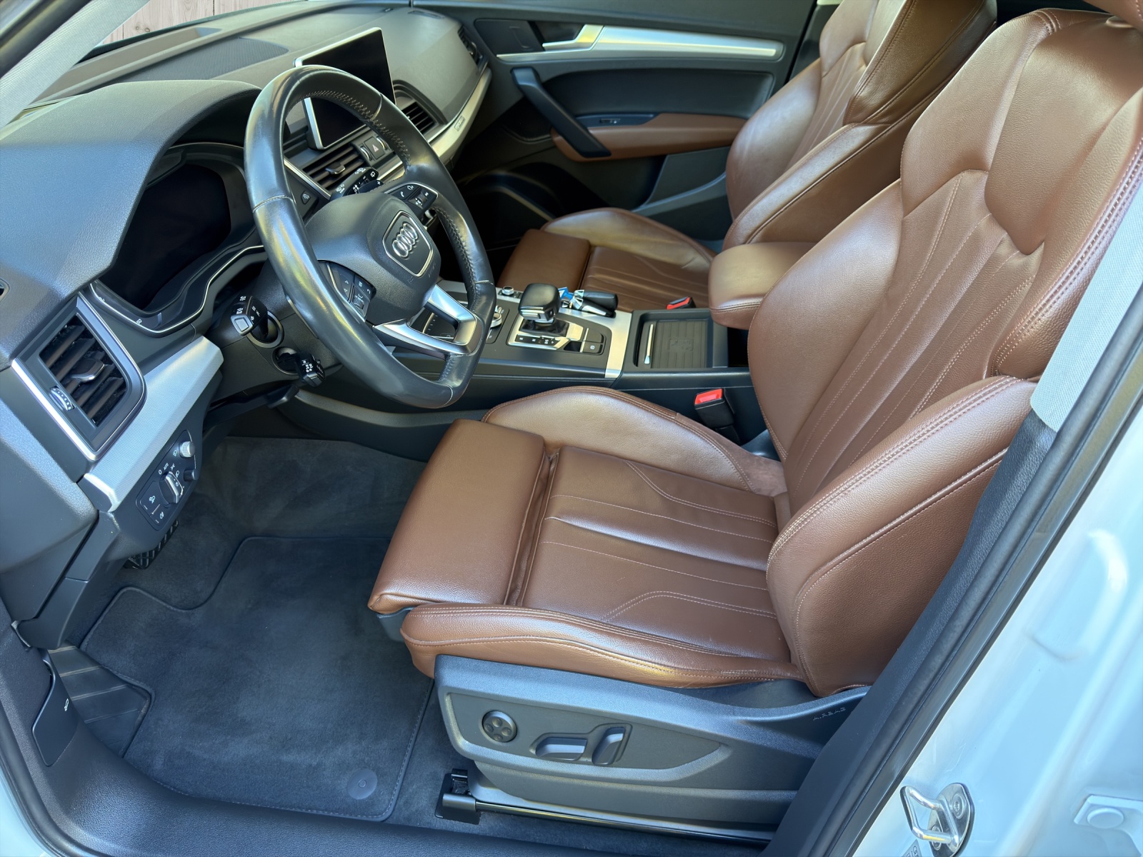 AUDI Q5 40 TDI sport quattro S-tronic-image-9