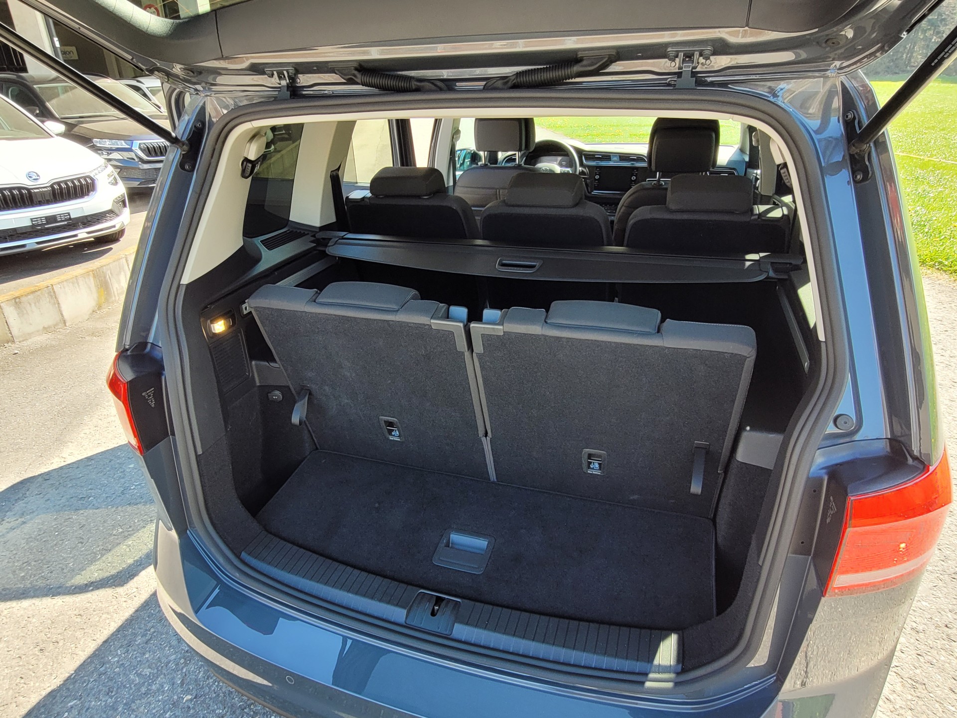 VW Touran 1.5 TSI EVO Comfortline DSG *7-Plätzer mit VW Herstellergarantie*-image-7