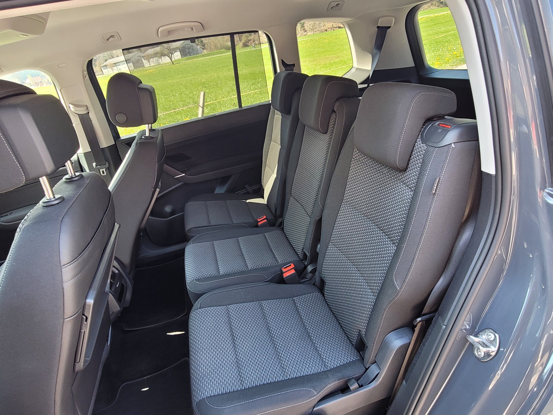VW Touran 1.5 TSI EVO Comfortline DSG *7-Plätzer mit VW Herstellergarantie*-image-14