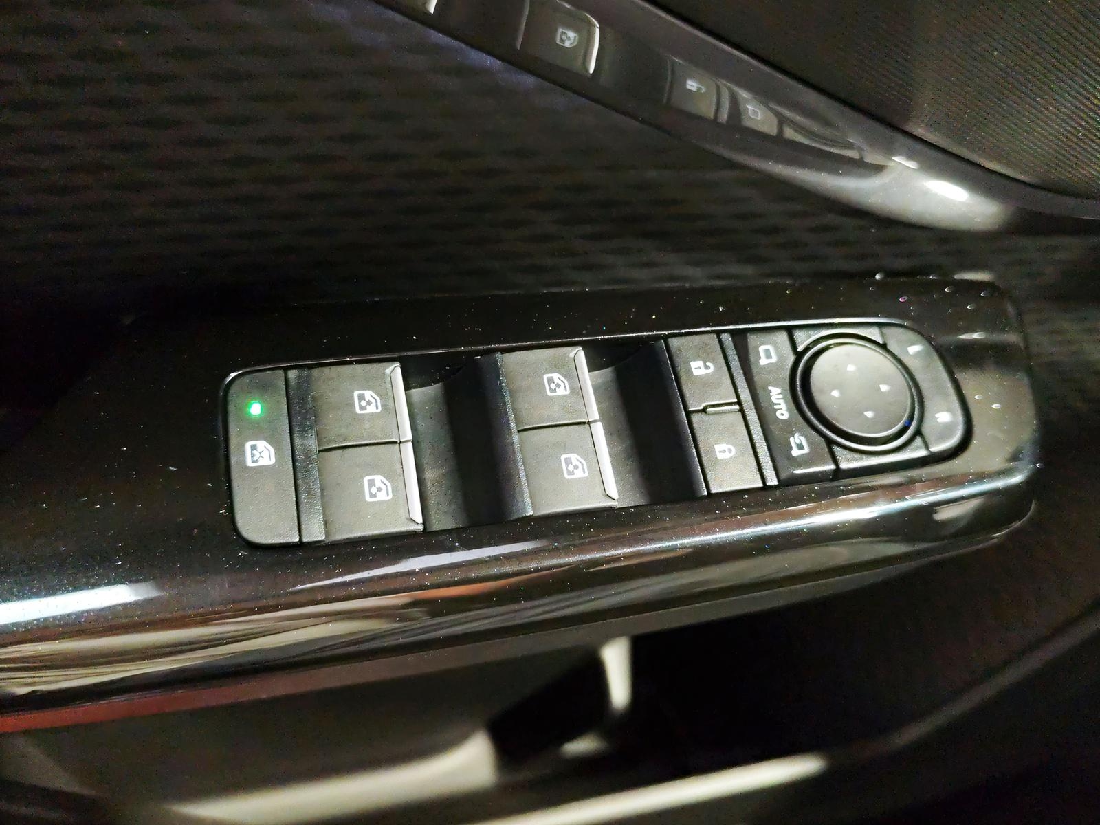 TOYOTA Urban Cruiser Trend AWD-image-14