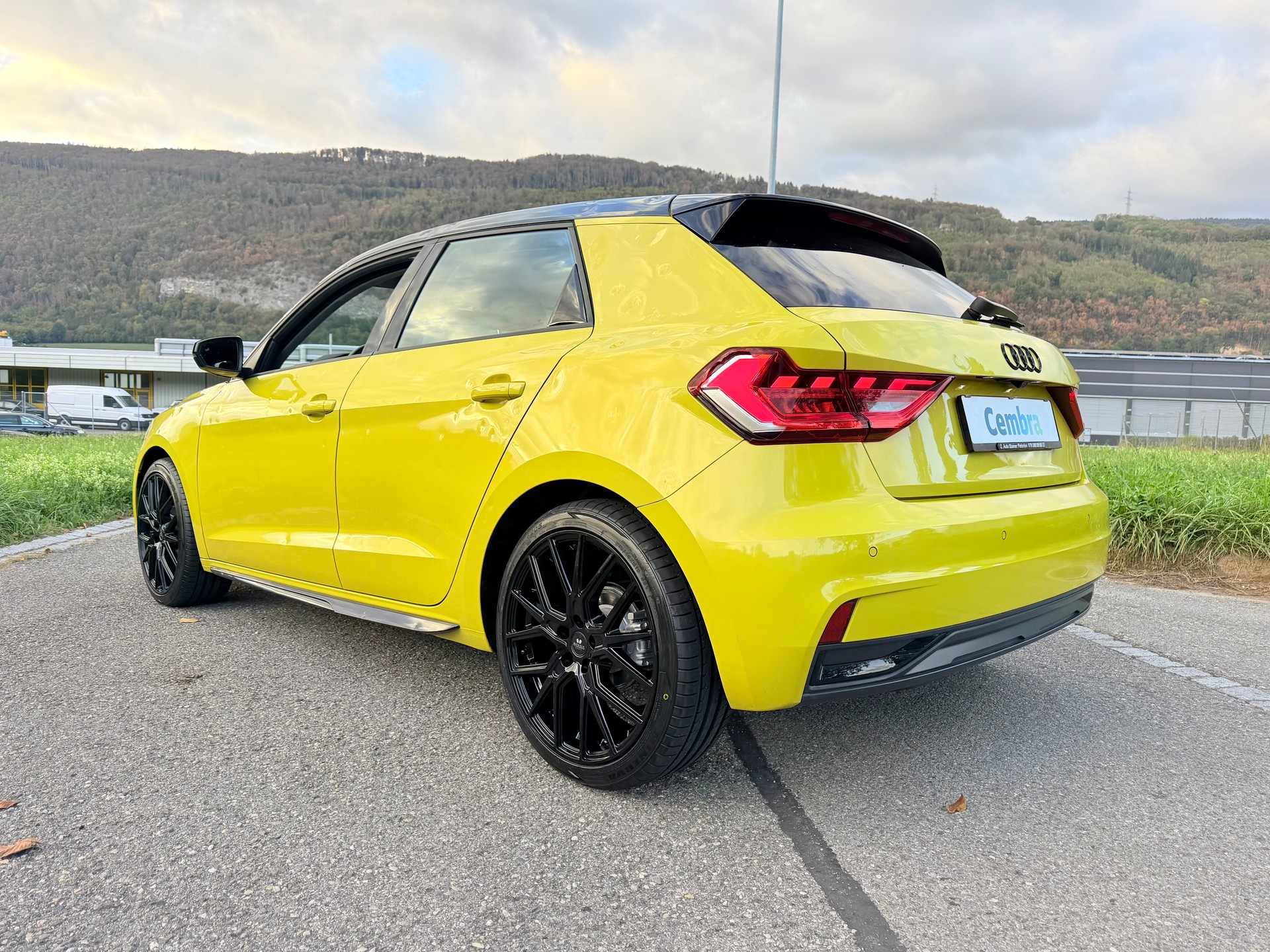 AUDI A1 "SPORTBACK" 30 TFSI 6 GANG SPORT GETRIEBE. VOLL OPTIONEN.CH WAGEN. NEUE 18" ALU RÄDER + WINTERRÄDER. NETTO PREIS 14`900.- !!-image-3