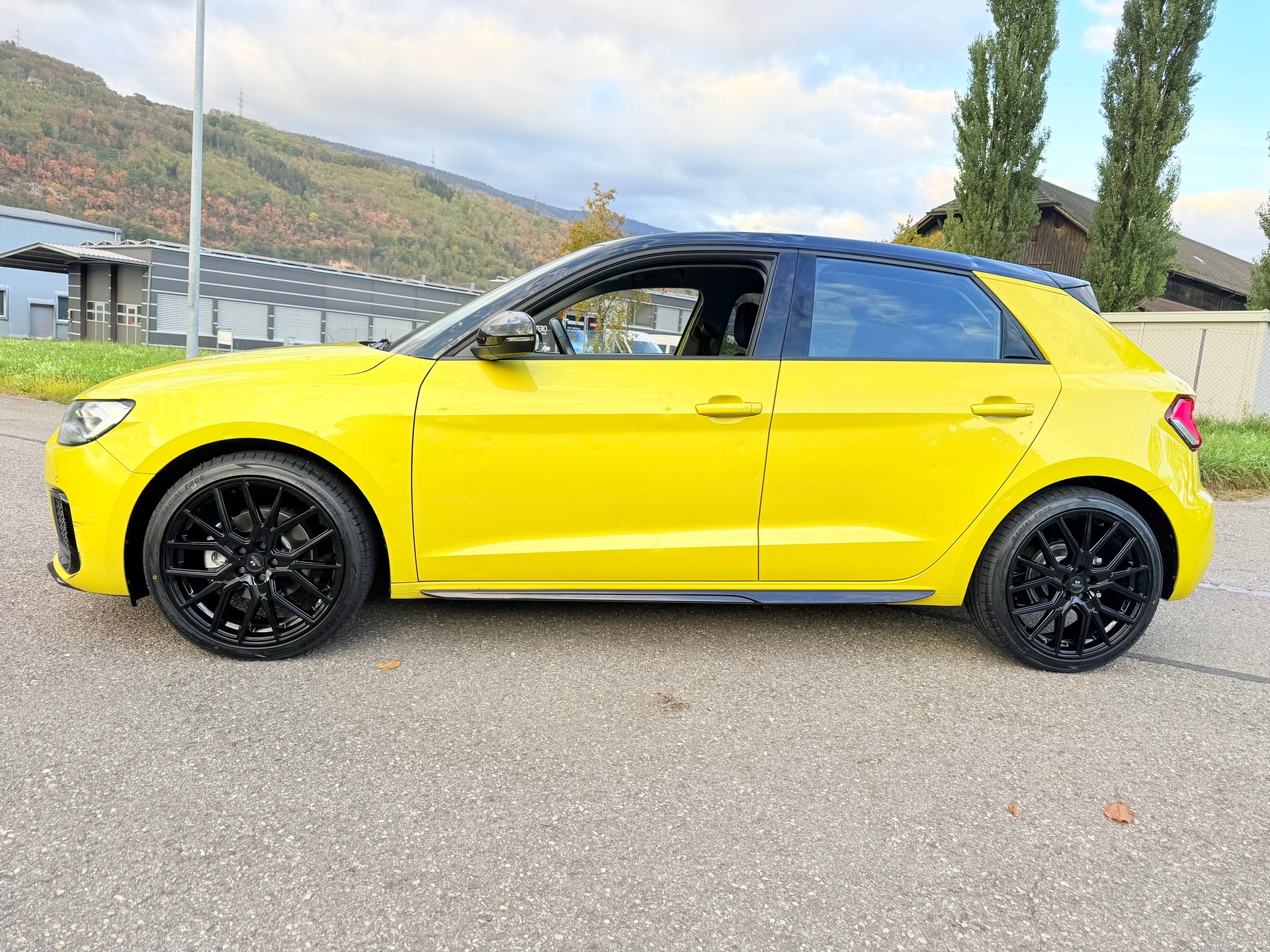 AUDI A1 "SPORTBACK" 30 TFSI 6 GANG SPORT GETRIEBE. VOLL OPTIONEN.CH WAGEN. NEUE 18" ALU RÄDER + WINTERRÄDER. NETTO PREIS 14`900.- !!-image-2