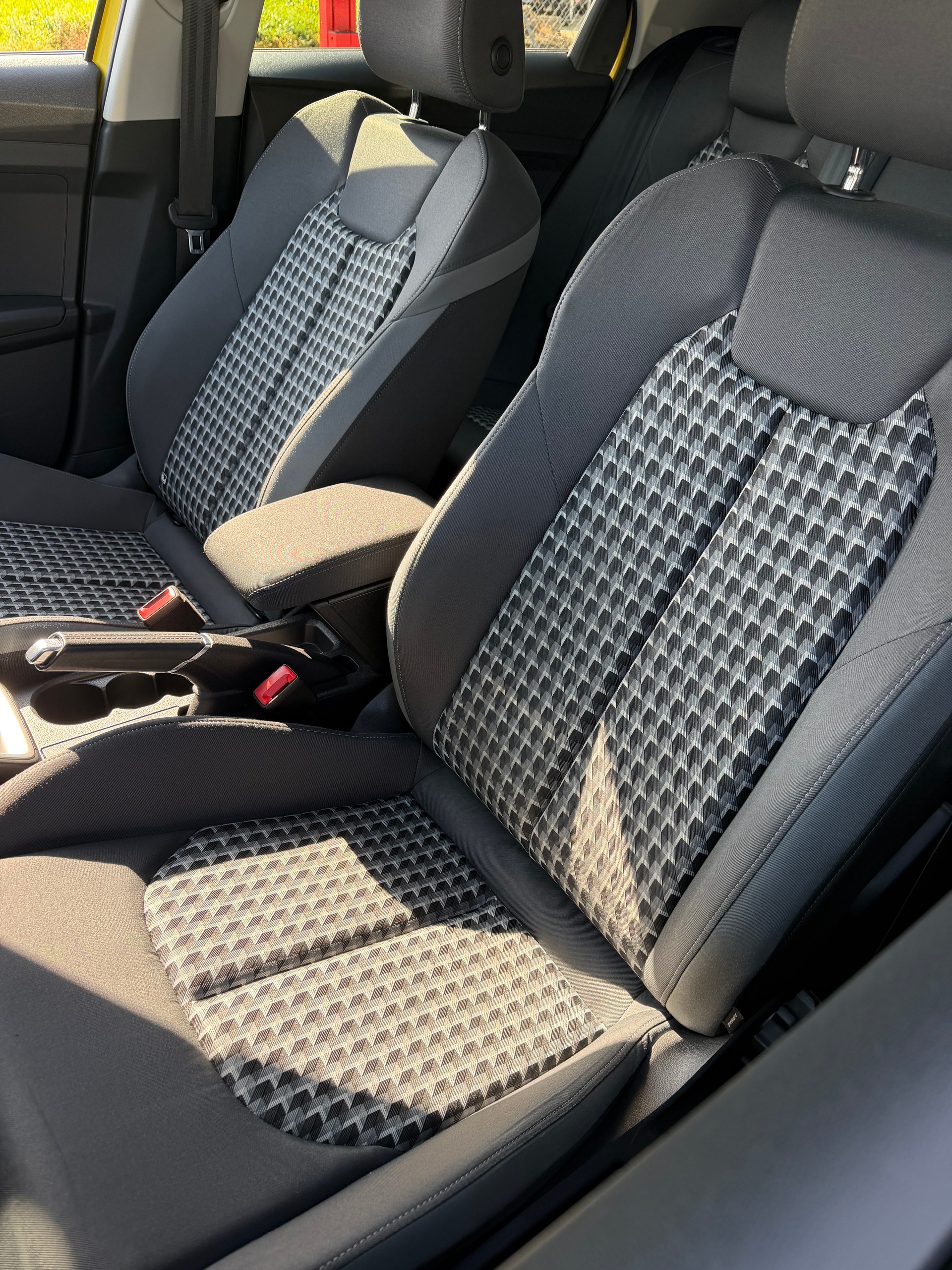 AUDI A1 "SPORTBACK" 30 TFSI 6 GANG SPORT GETRIEBE. VOLL OPTIONEN.CH WAGEN. NEUE 18" ALU RÄDER + WINTERRÄDER. NETTO PREIS 14`900.- !!-image-6