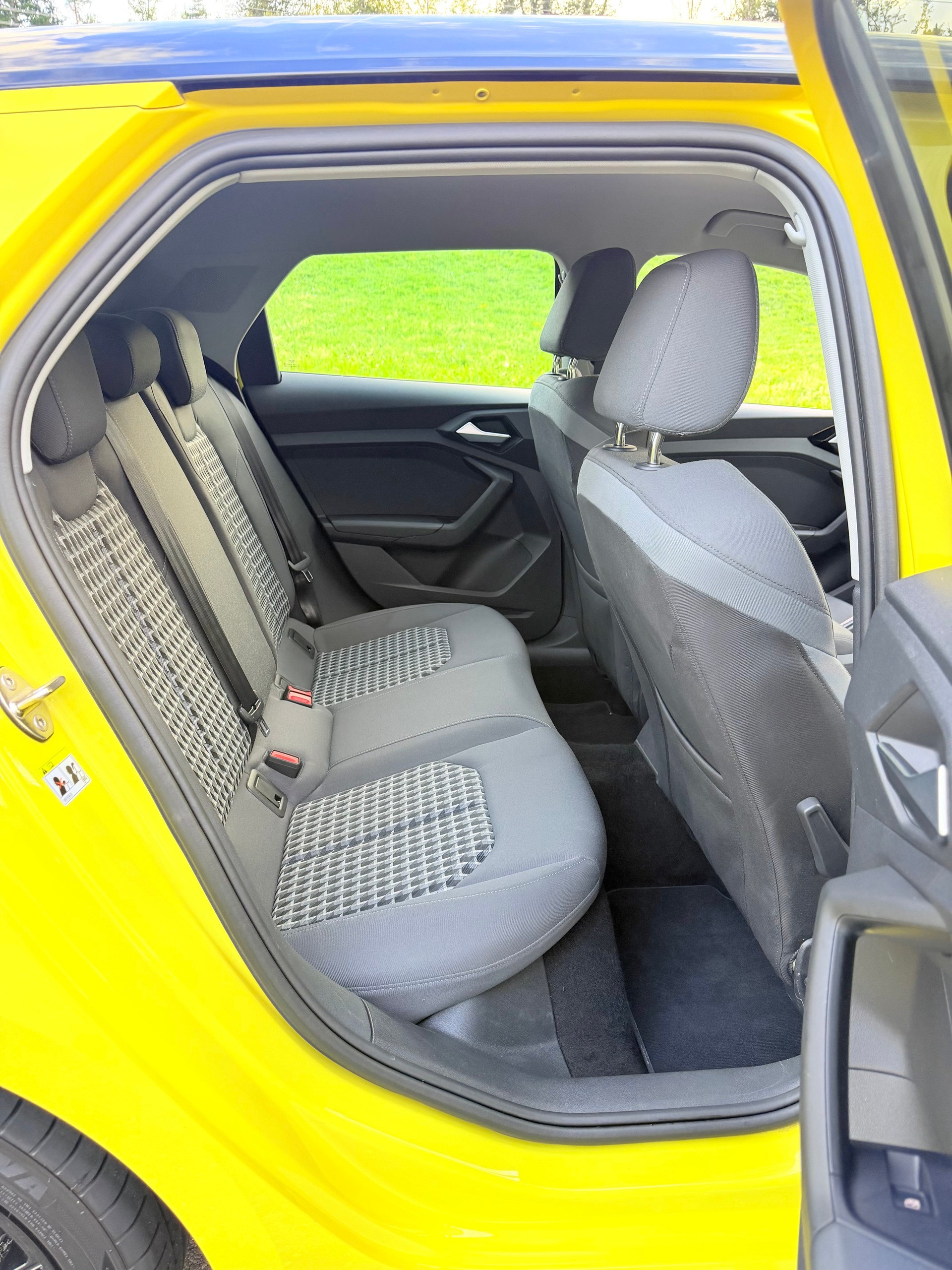 AUDI A1 "SPORTBACK" 30 TFSI 6 GANG SPORT GETRIEBE. VOLL OPTIONEN.CH WAGEN. NEUE 18" ALU RÄDER + WINTERRÄDER. NETTO PREIS 14`900.- !!-image-35