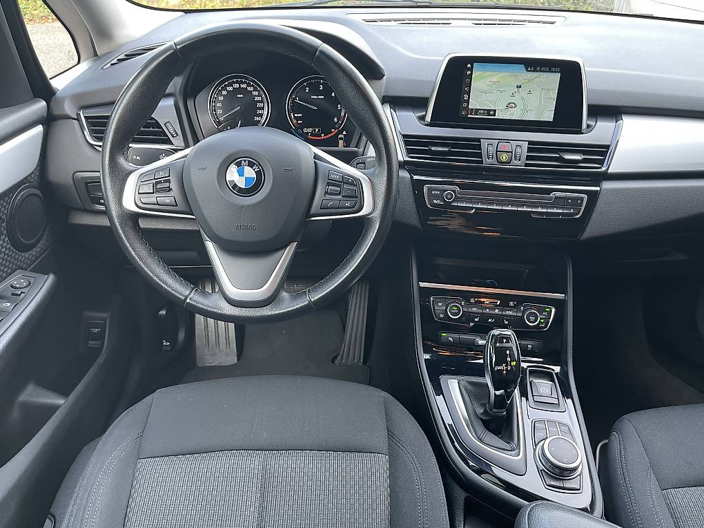 BMW 218-image-5