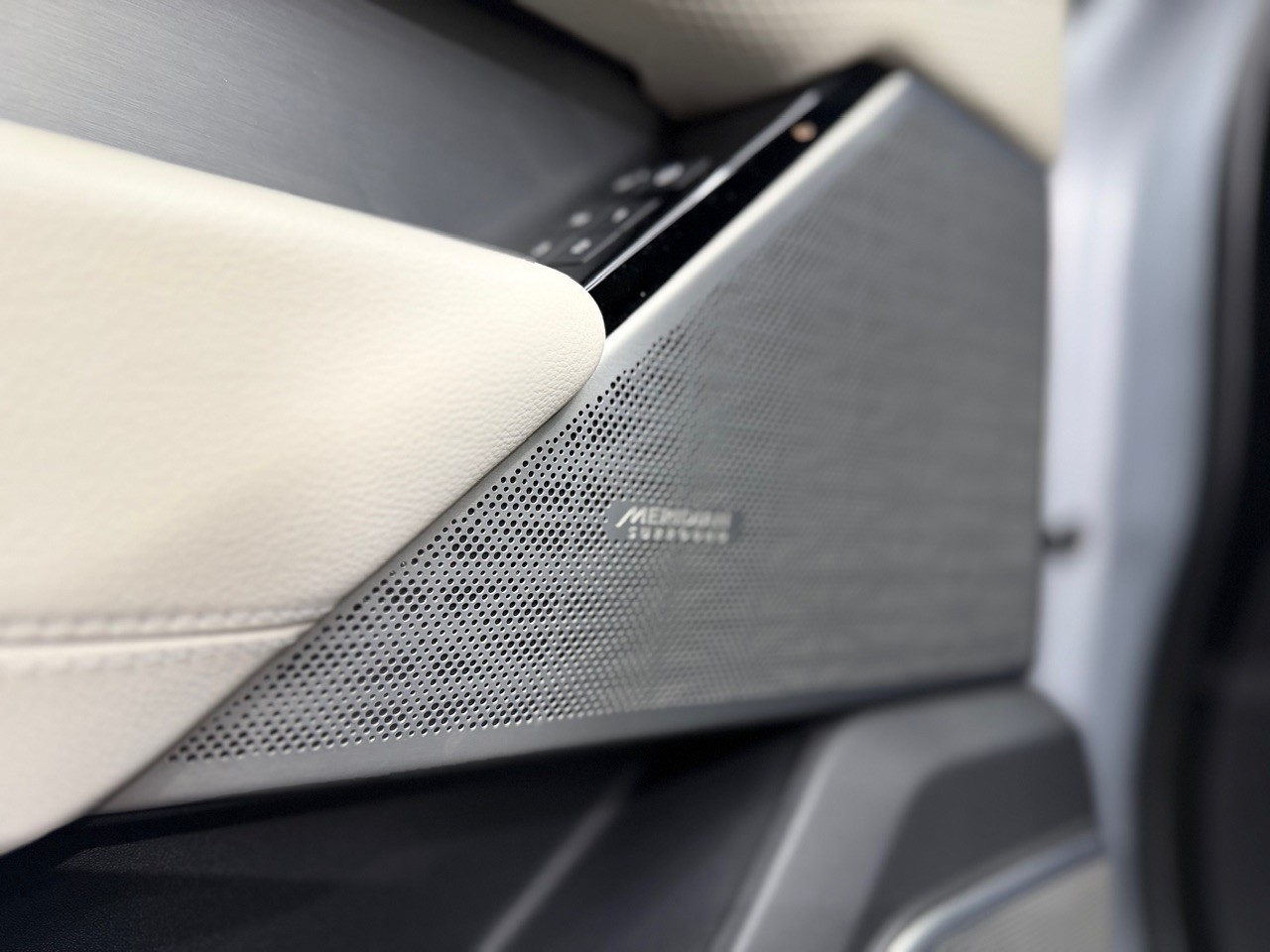 LAND ROVER Range Rover Velar R-Dynamic P 380 SE | CH-Auto | Meridian | Luftfahrwerk | 360° Kamera | ACC-image-11