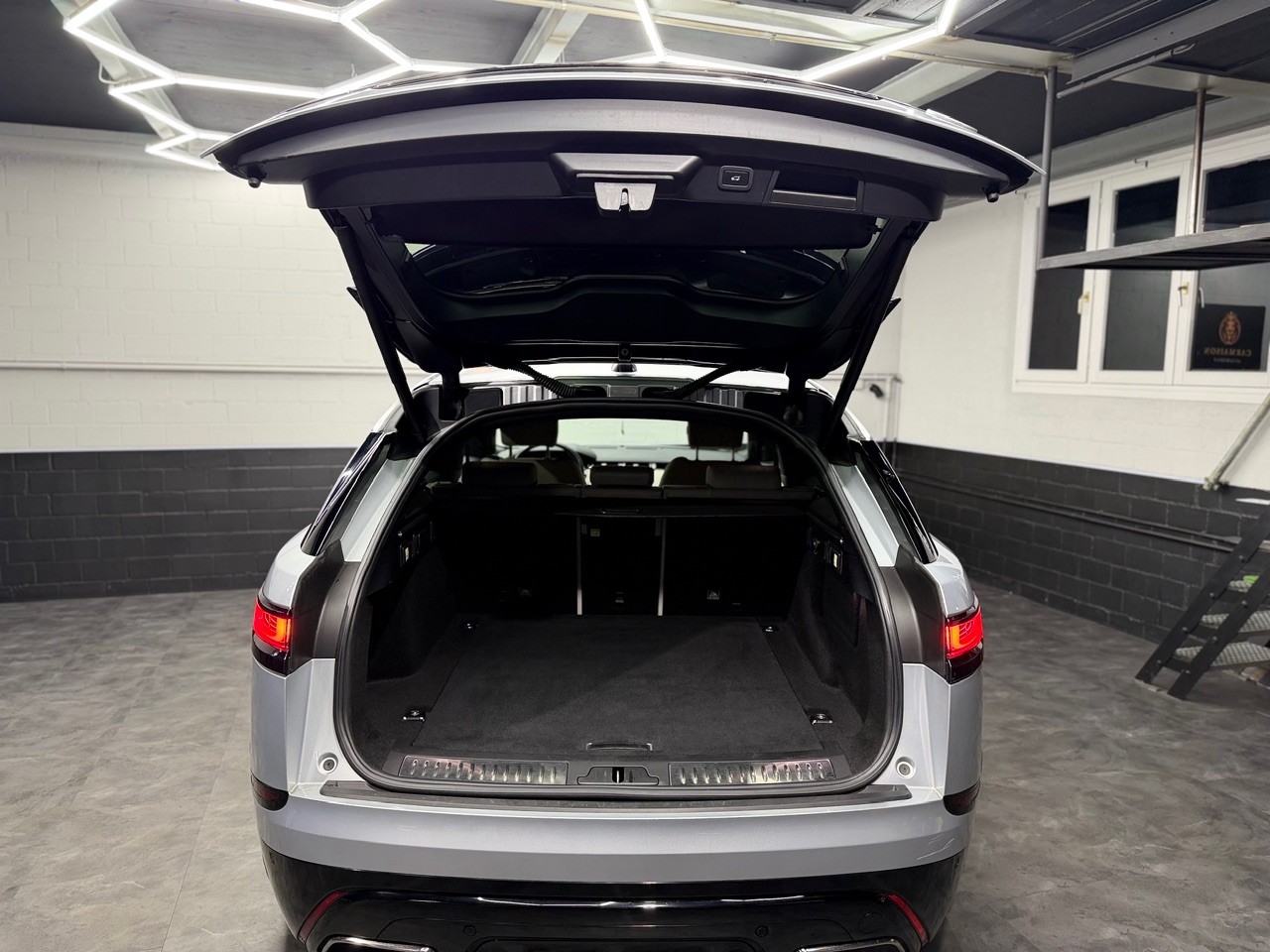 LAND ROVER Range Rover Velar R-Dynamic P 380 SE | CH-Auto | Meridian | Luftfahrwerk | 360° Kamera | ACC-image-18