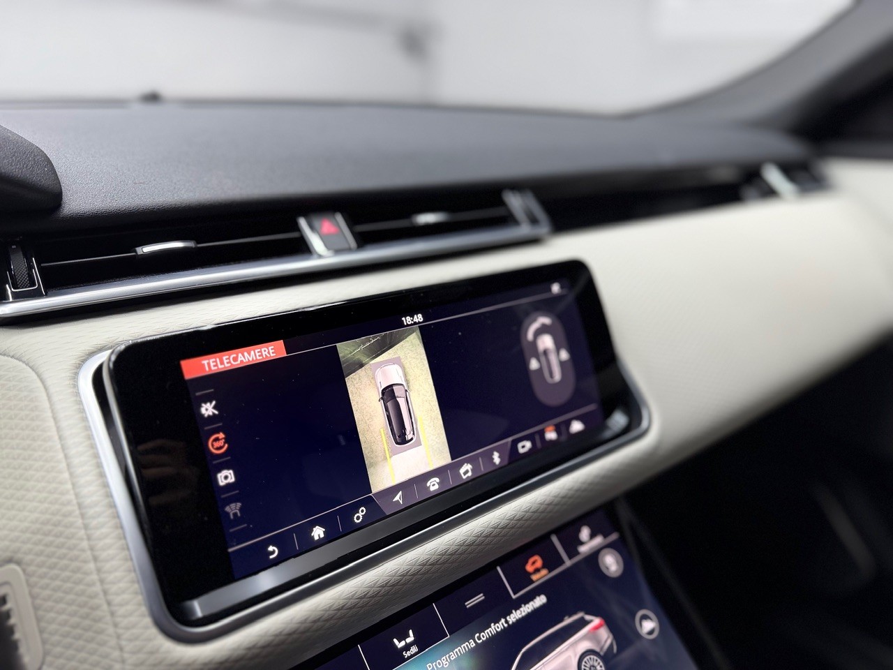 LAND ROVER Range Rover Velar R-Dynamic P 380 SE | CH-Auto | Meridian | Luftfahrwerk | 360° Kamera | ACC-image-24