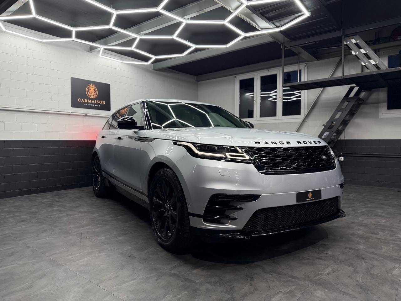 LAND ROVER Range Rover Velar R-Dynamic P 380 SE | CH-Auto | Meridian | Luftfahrwerk | 360° Kamera | ACC-image-0
