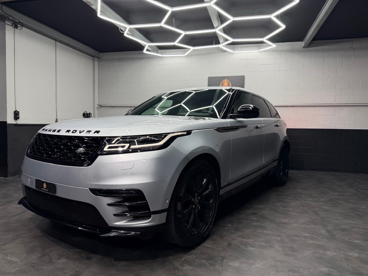 LAND ROVER Range Rover Velar R-Dynamic P 380 SE | CH-Auto | Meridian | Luftfahrwerk | 360° Kamera | ACC-image-2